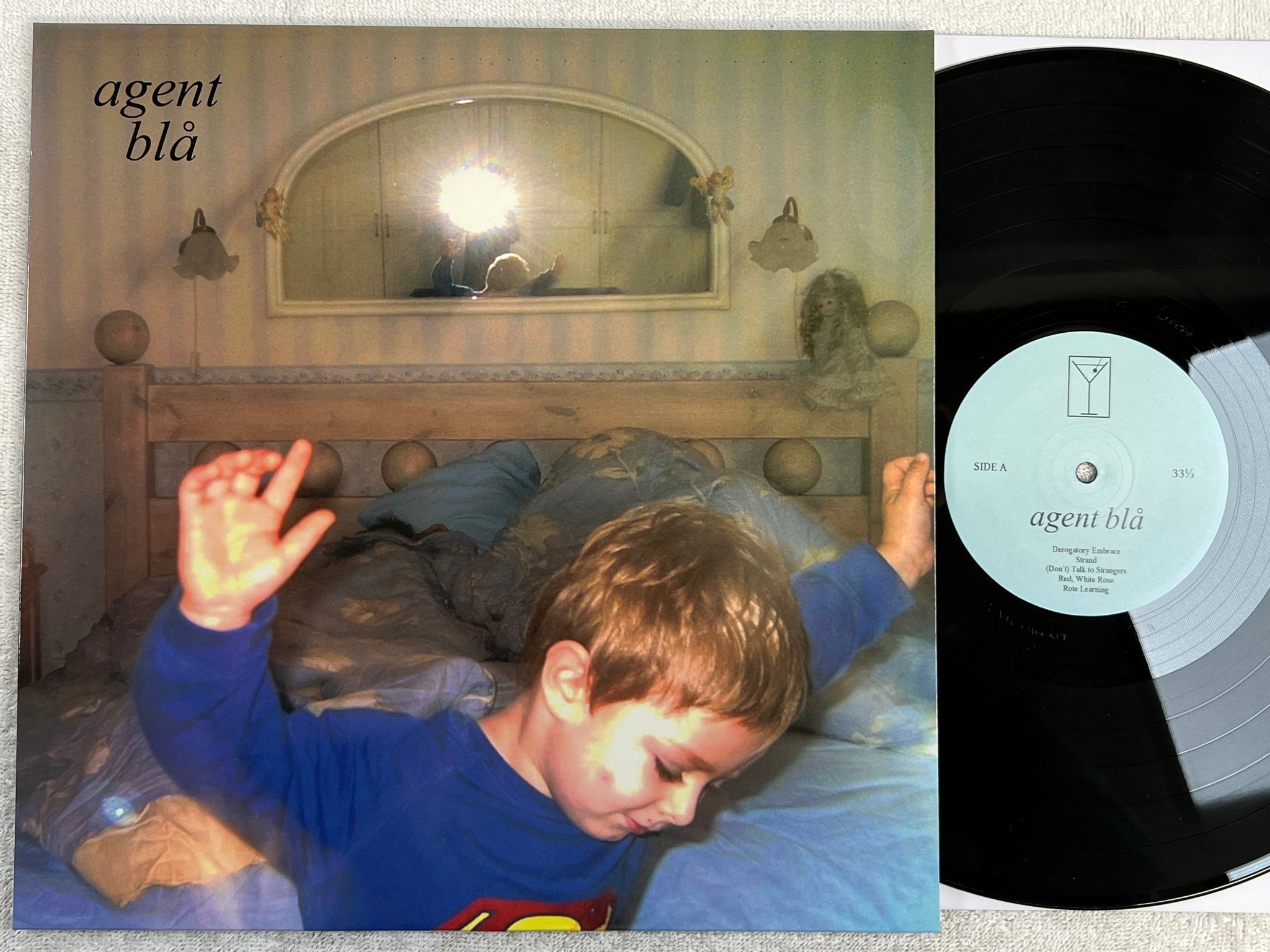 Omslagsbild för skivan AGENT BLÅ s/t LP 2017 Swe LUXURY LUX167 indie pop 