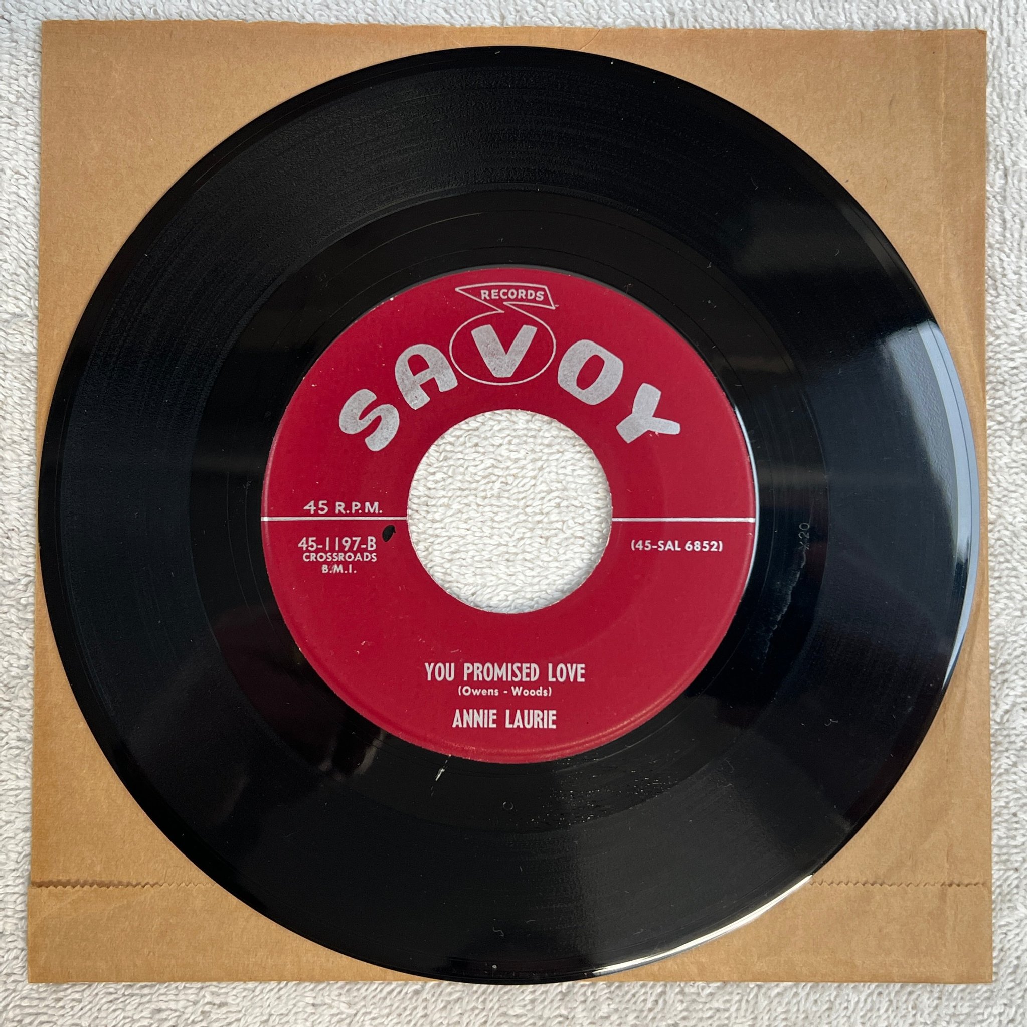 Omslagsbild för skivan ANNIE LAURIE Rockin' And Rollin' Again 7"single -57 US SAVOY 45-1197 jump blues
