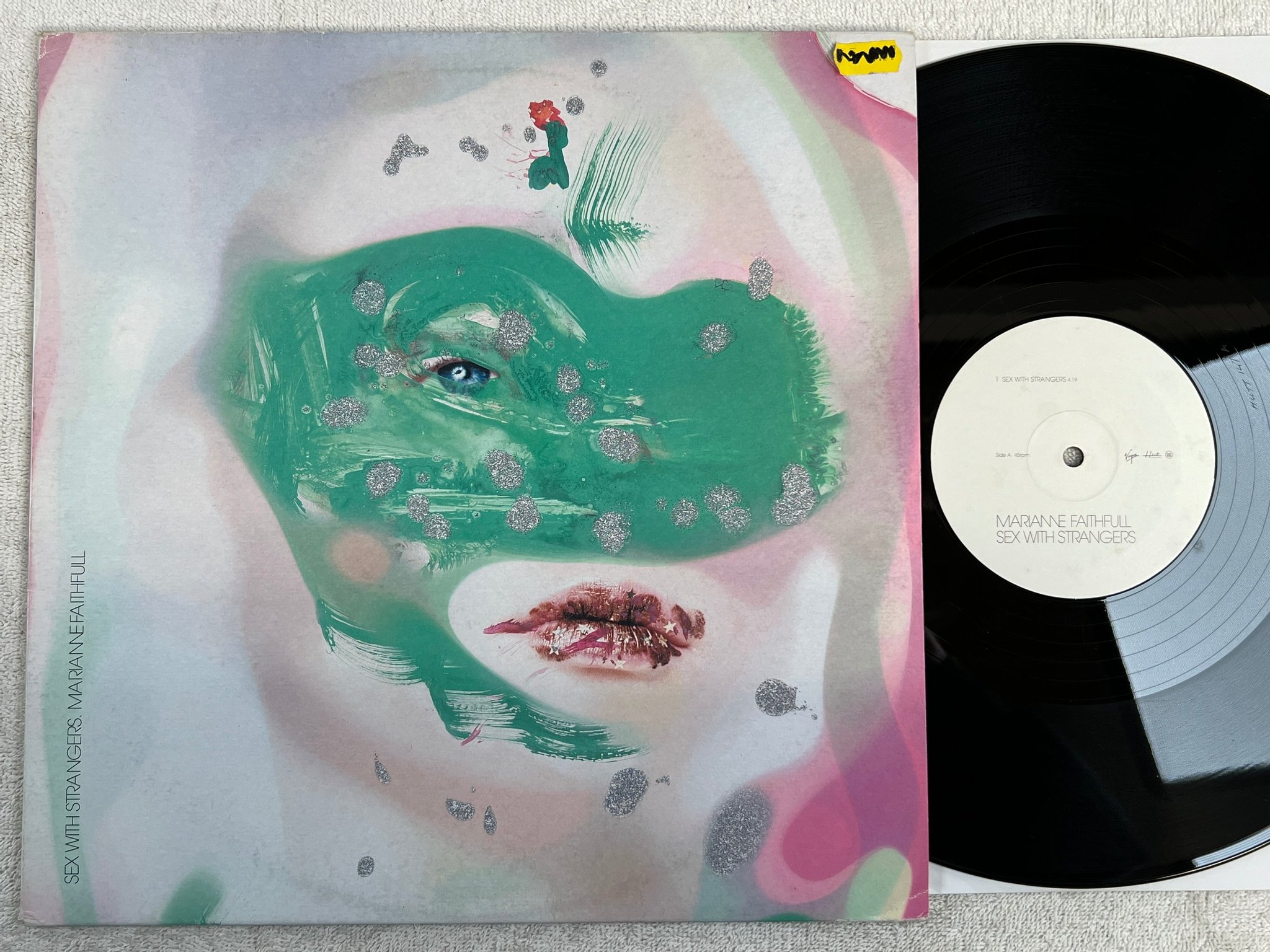 Omslagsbild för skivan MARIANNE FAITHFULL Sex With Strangers LP 2002 EU virgin hutt147