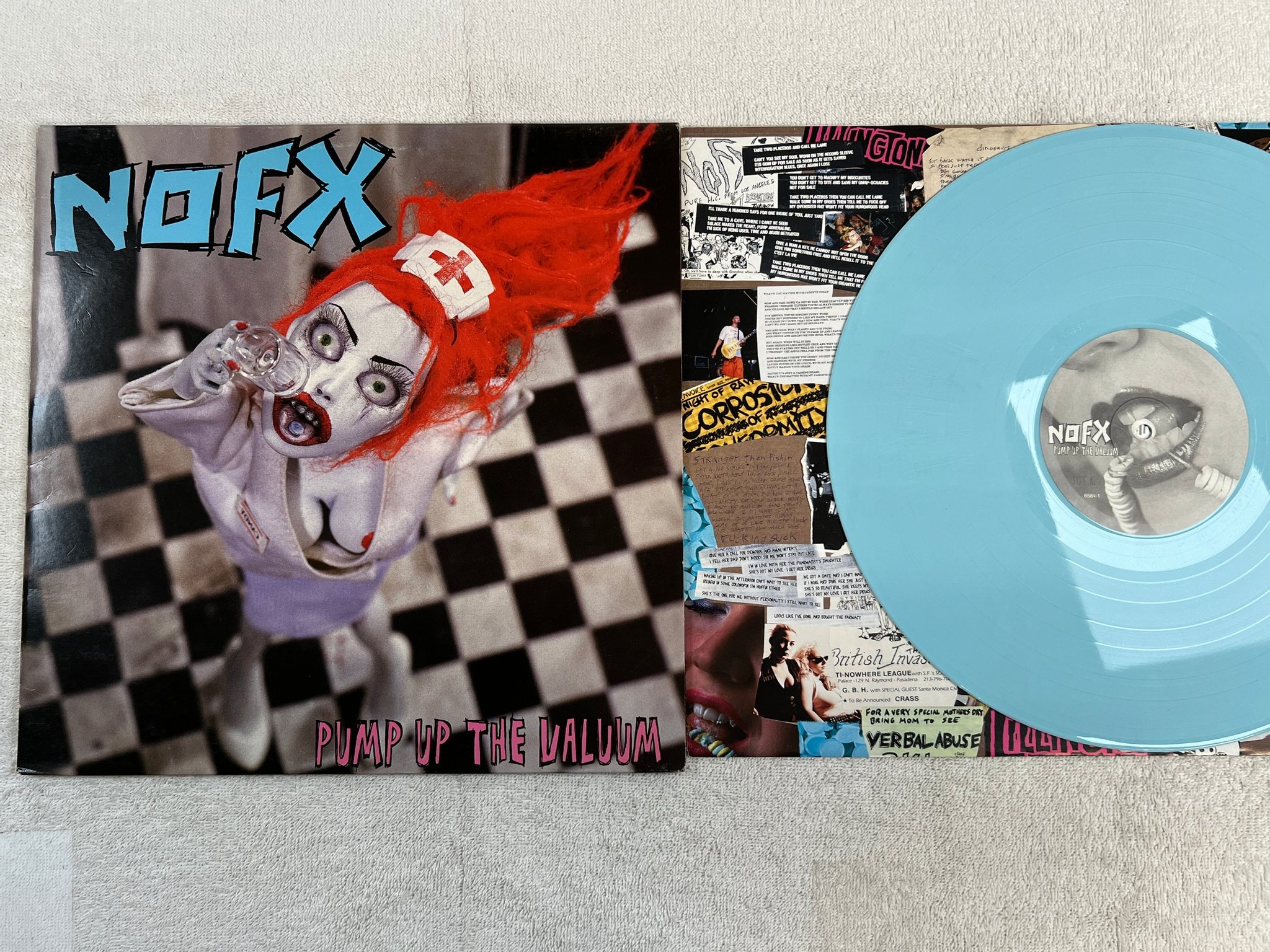 Omslagsbild för skivan NOFX Pump Up The Valuum LP 2000 EU EPIYAPH 6584-1 cyan vinyl ** punk rock **