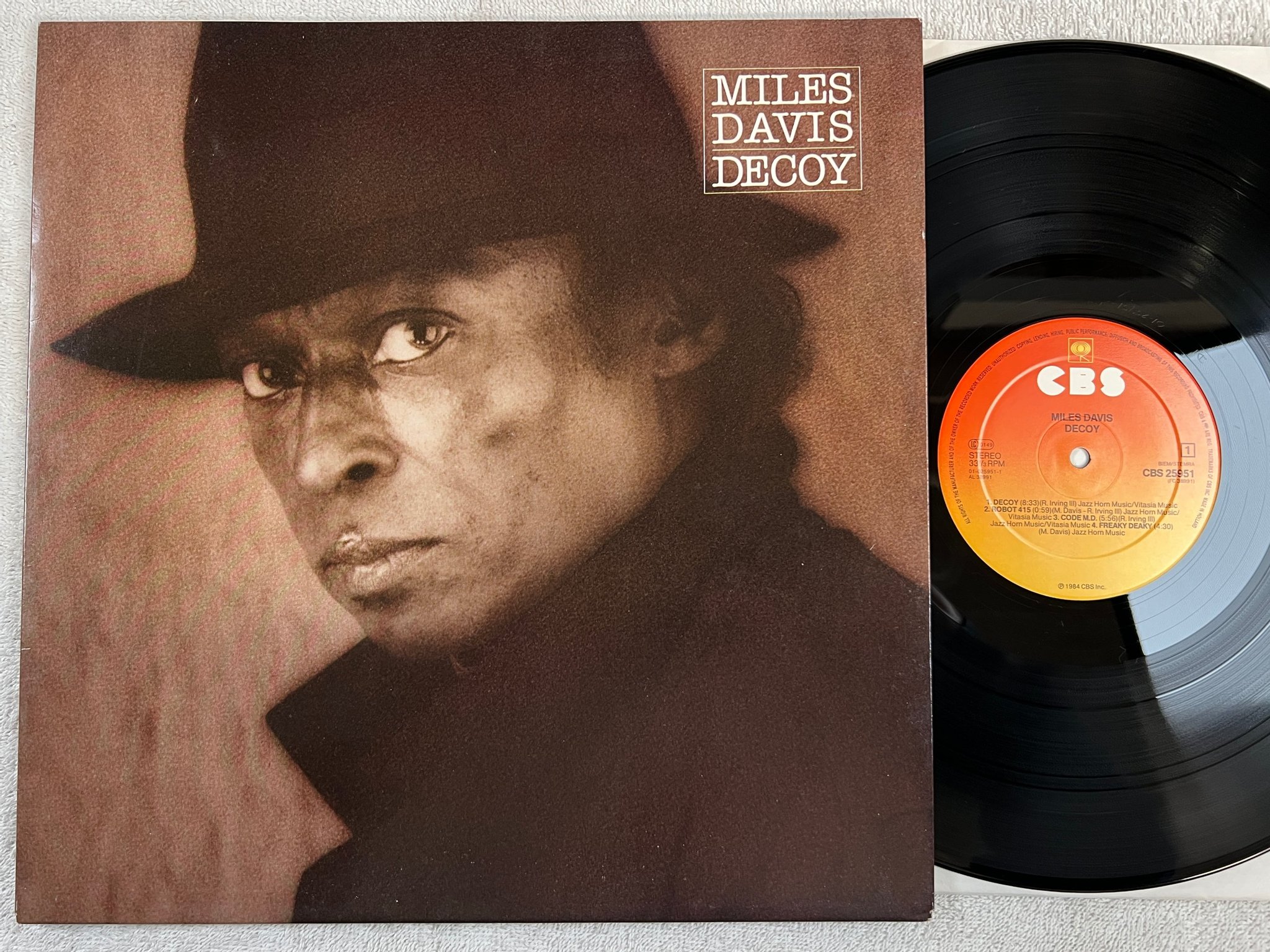 Omslagsbild för skivan MILES DAVIS decoy LP -84 Hol CBS 25951