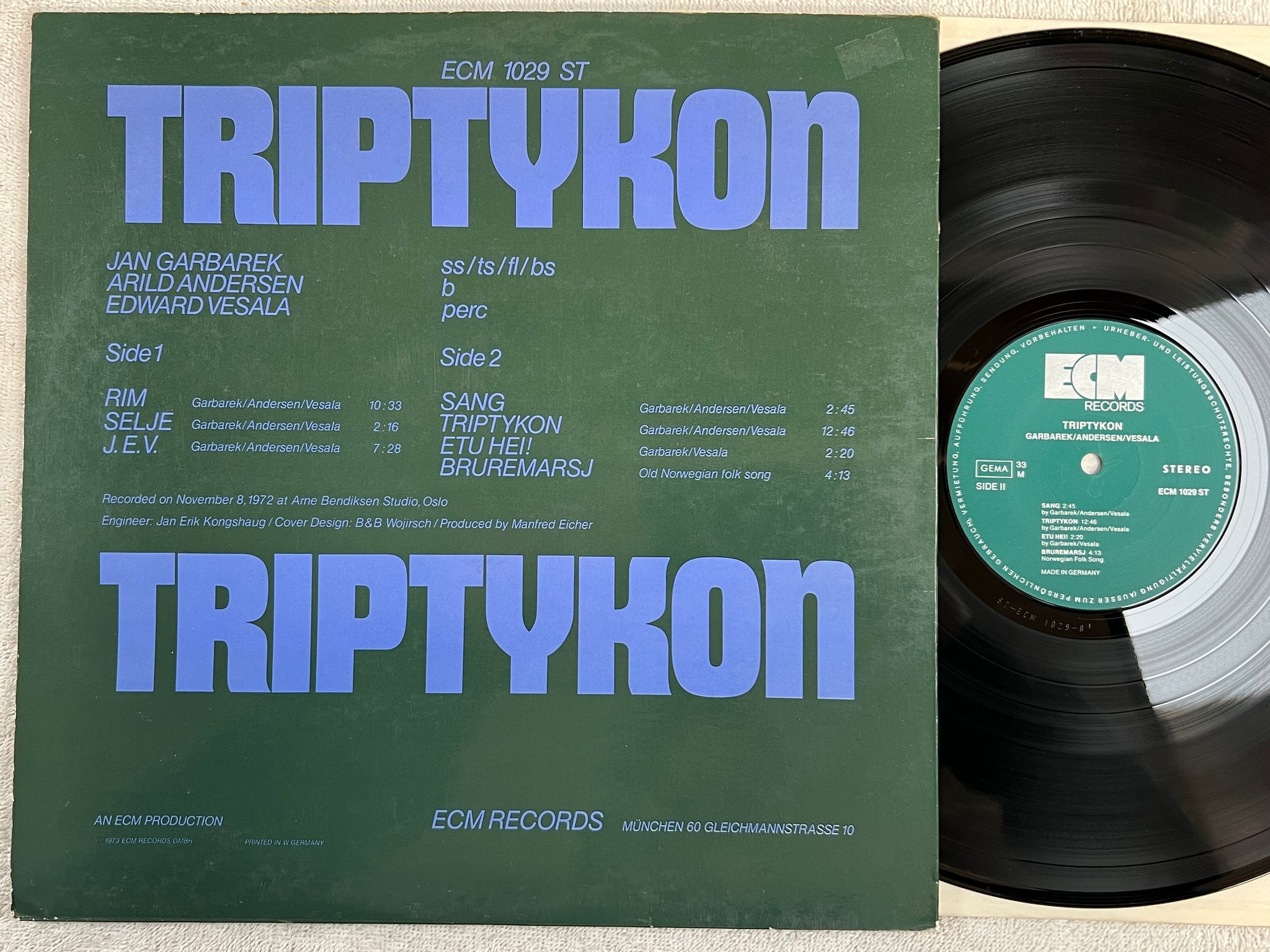 Omslagsbild för skivan GARBAREK ANDERSEN VESALA triptykon LP -73 Ger ECM 1029 ST