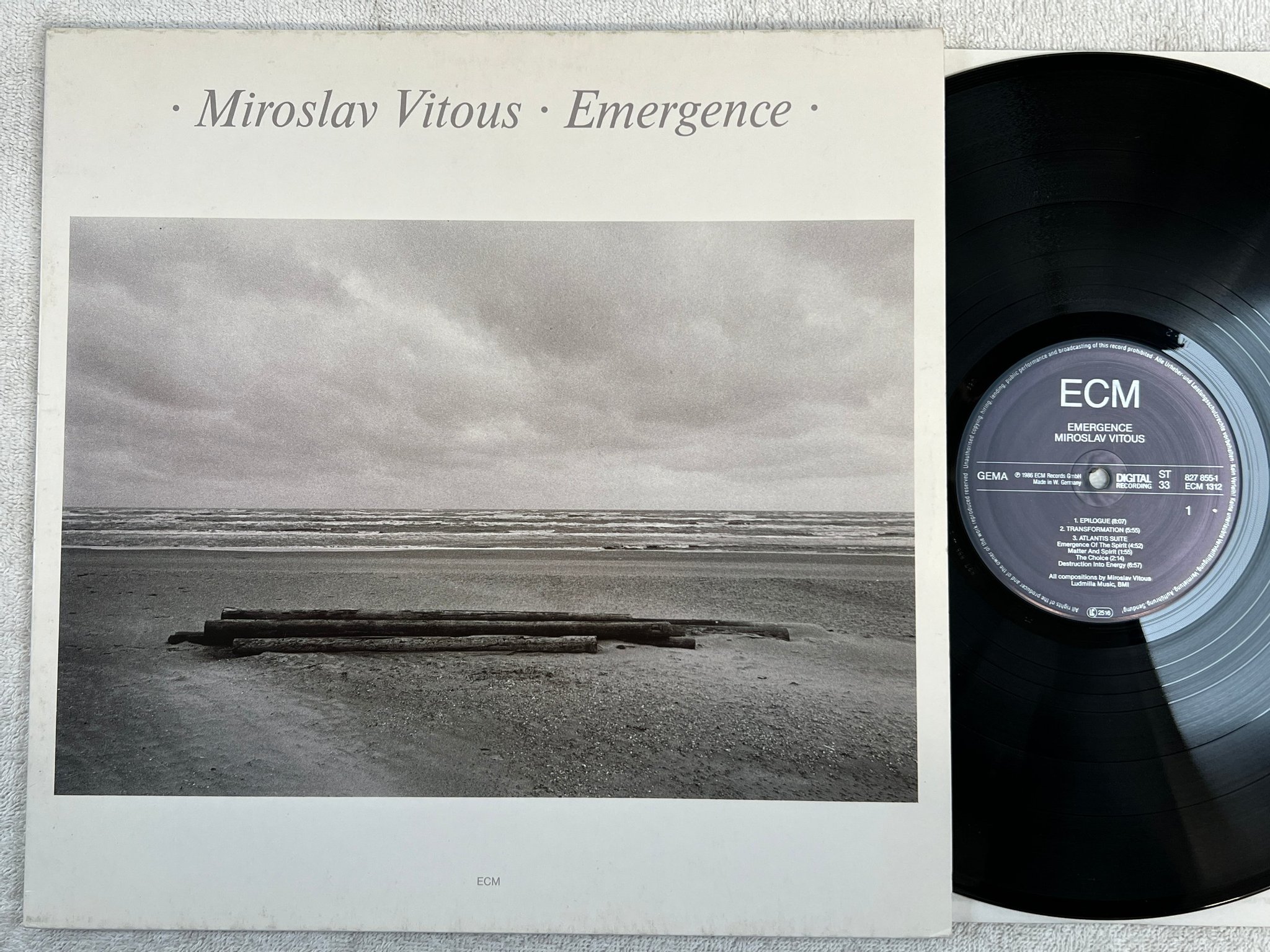 Omslagsbild för skivan MIROSLAV VITOUS emergence LP -86 Ger ECM 1312