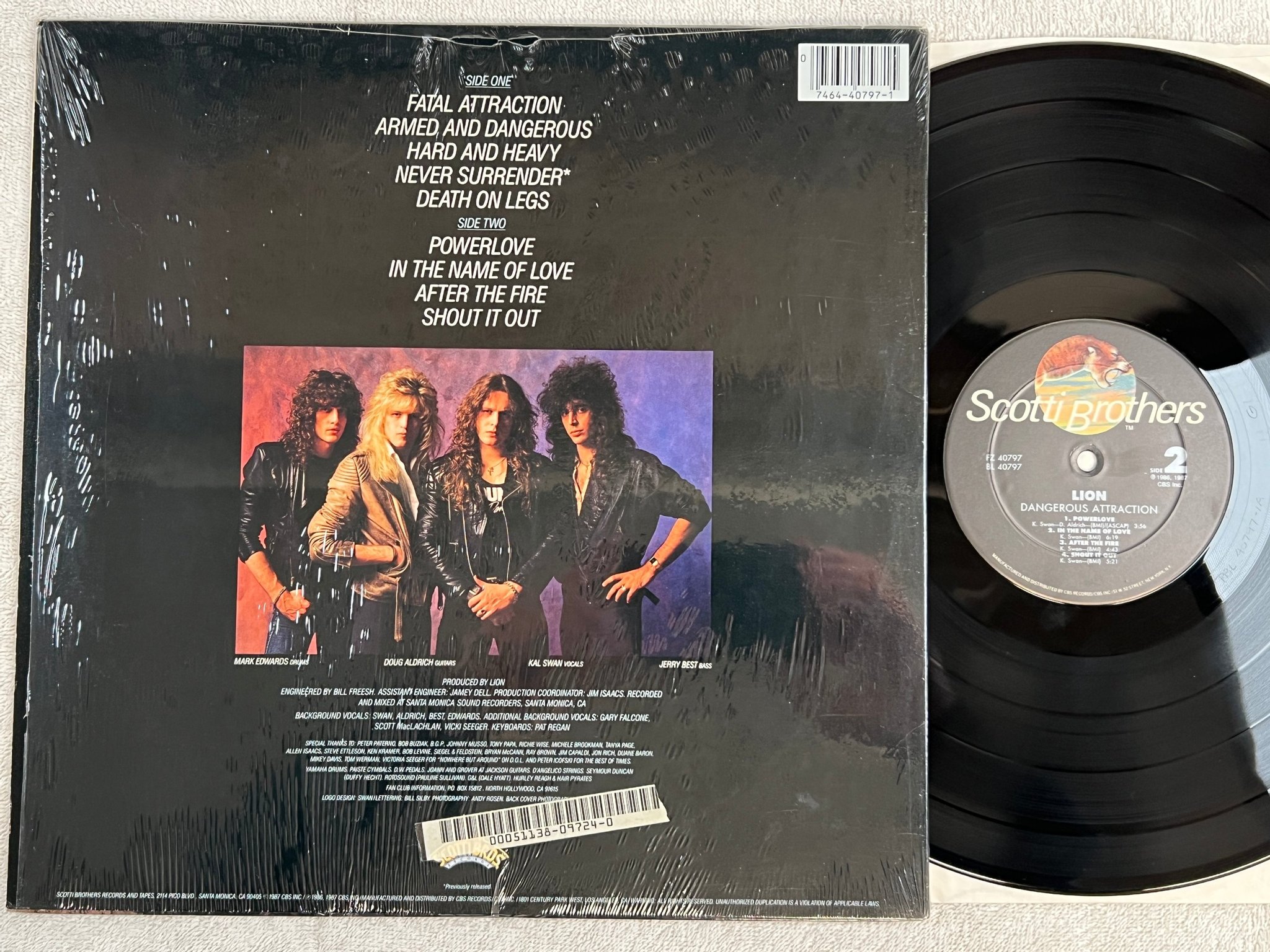 Omslagsbild för skivan LION Dangerous Attraction LP -87 US scotti brothers fz 40797