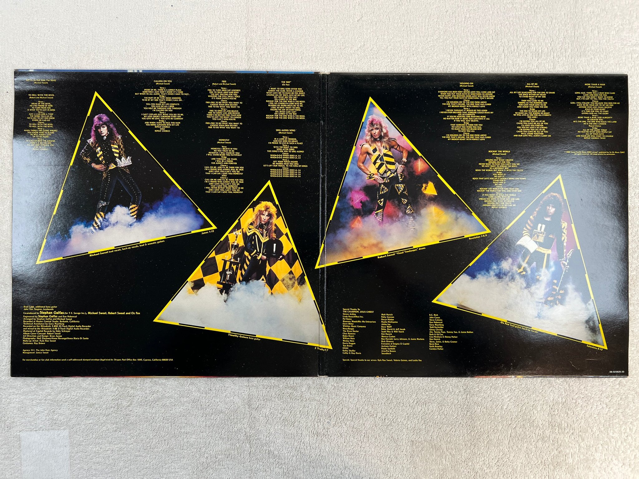 Omslagsbild för skivan STRYPER to hell with the devil LP -86 Hol ENIGMA 3237-1