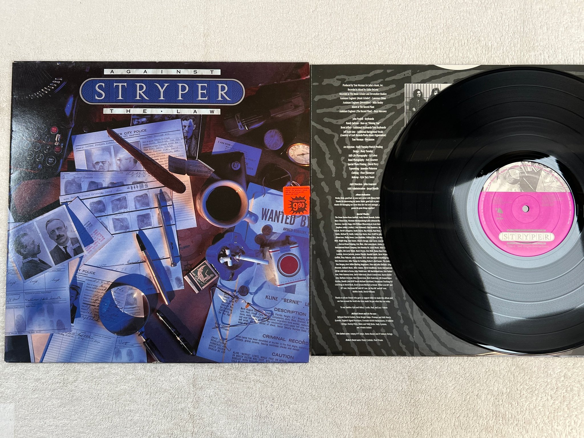 Omslagsbild för skivan STRYPER Against The Law LP -90 Hol ENIGMA 3527-1