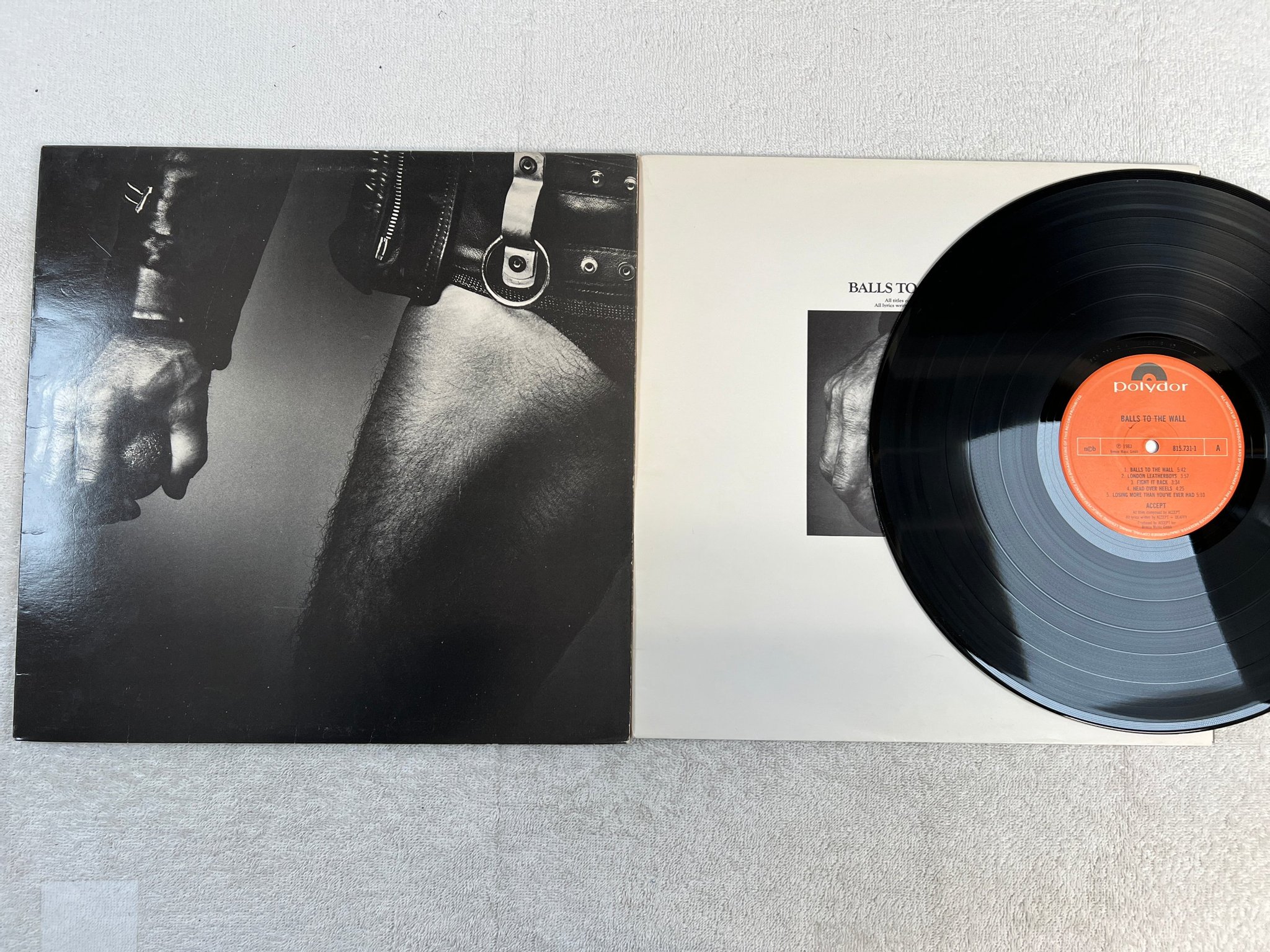 Omslagsbild för skivan ACCEPT balls to the wall LP -83 ncb POLYDOR 815731-1