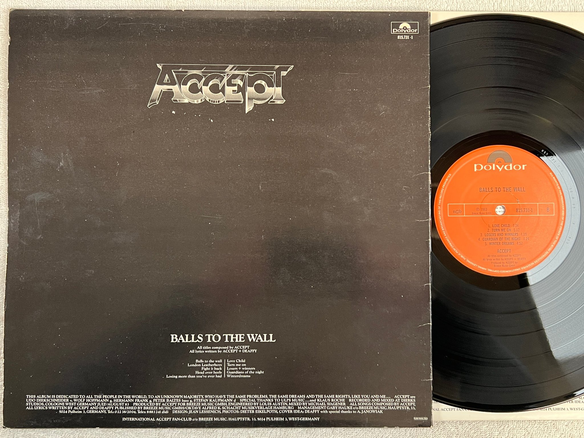 Omslagsbild för skivan ACCEPT balls to the wall LP -83 ncb POLYDOR 815731-1