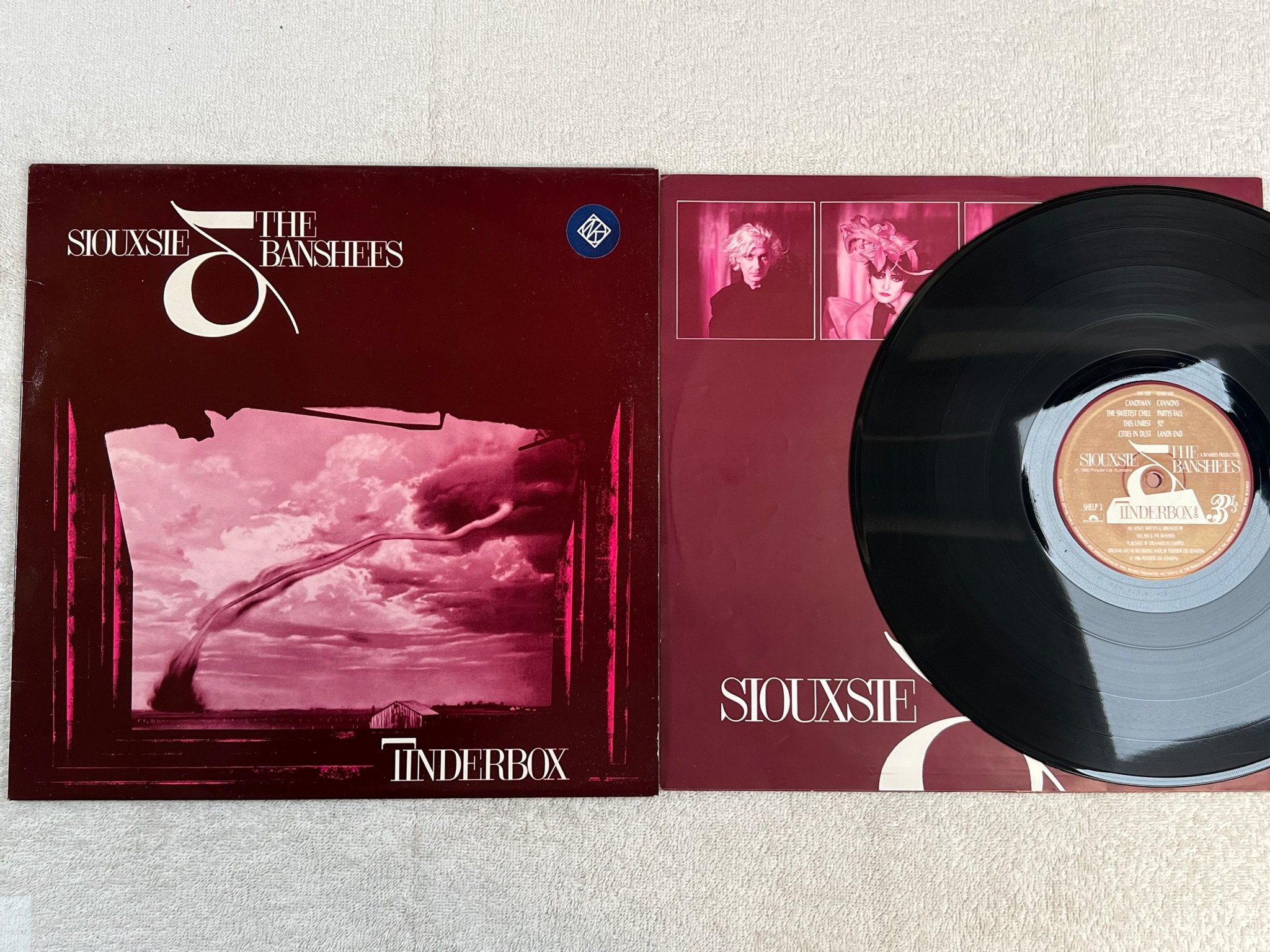 Omslagsbild för skivan SIOUXSIE & THE BANSHEES tinderbox LP -86 POLYDOR SHELP 3