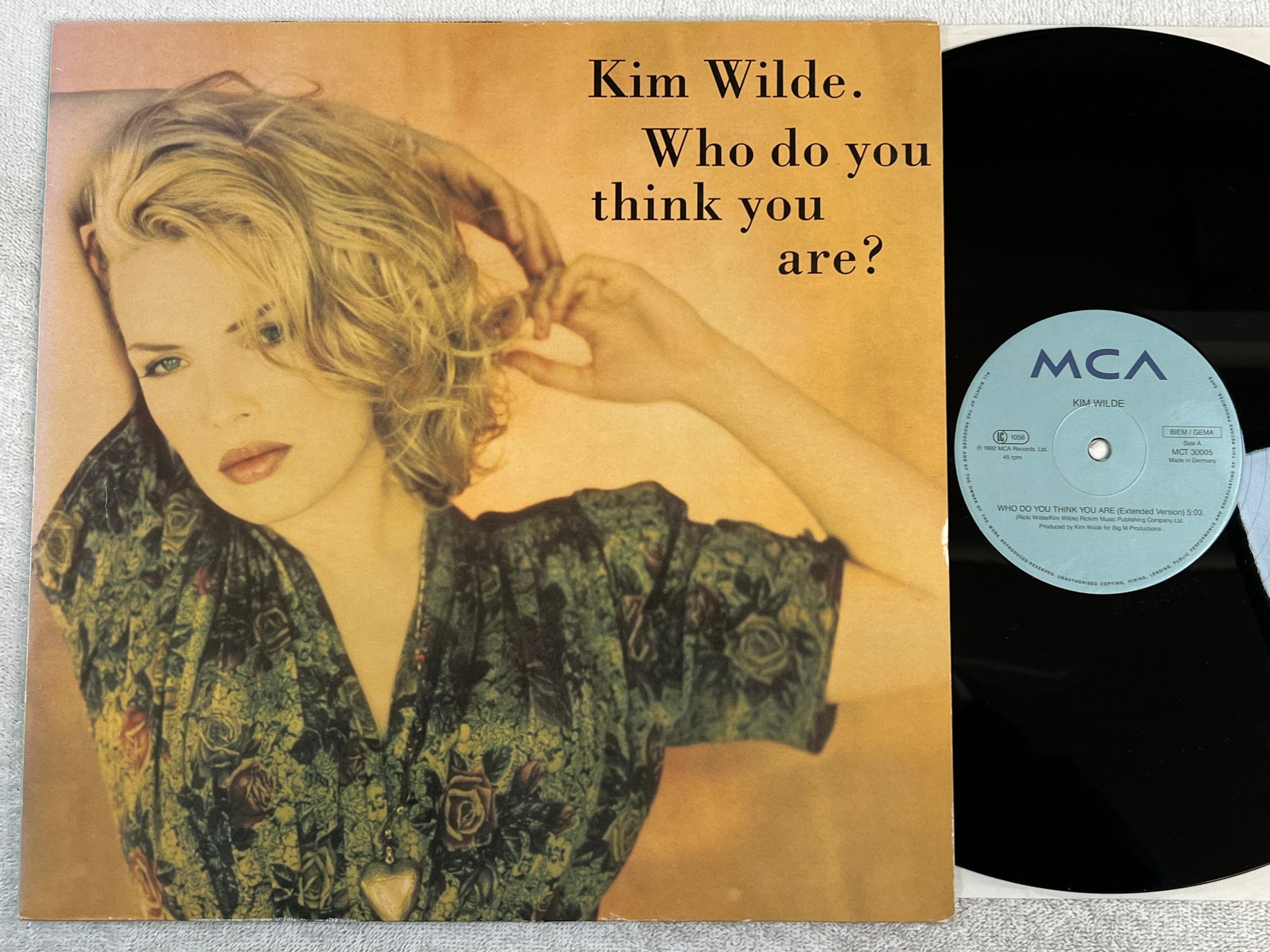 Omslagsbild för skivan KIM WILDE Who Do You Think You Are? 12"single -92 Ger MCA MCT 30005