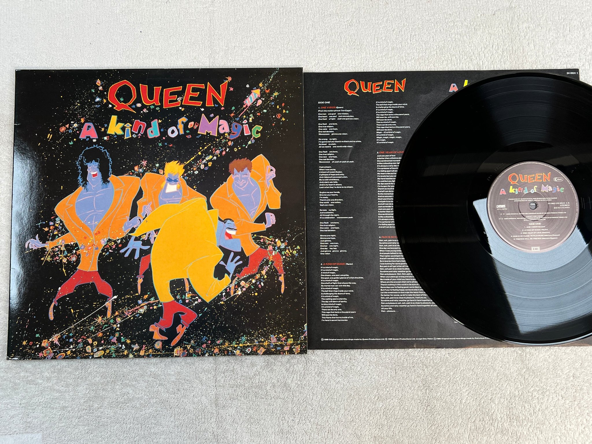 Omslagsbild för skivan QUEEN a kind of magic LP -86 Hol EMI 1A 062 2405311
