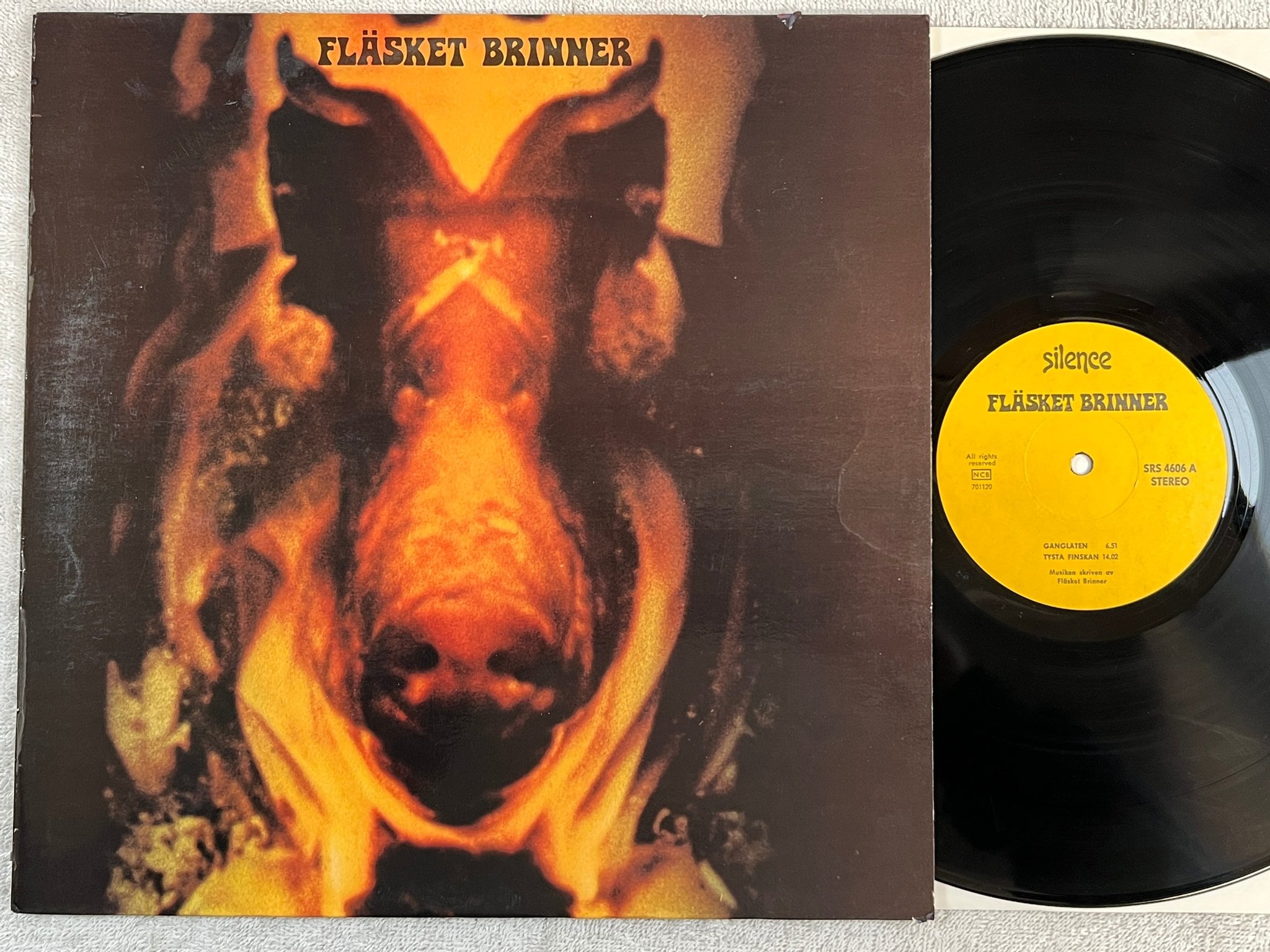 Omslagsbild för skivan FLÄSKET BRINNER s/t LP -70 Swe SILENCE SRS 4606 