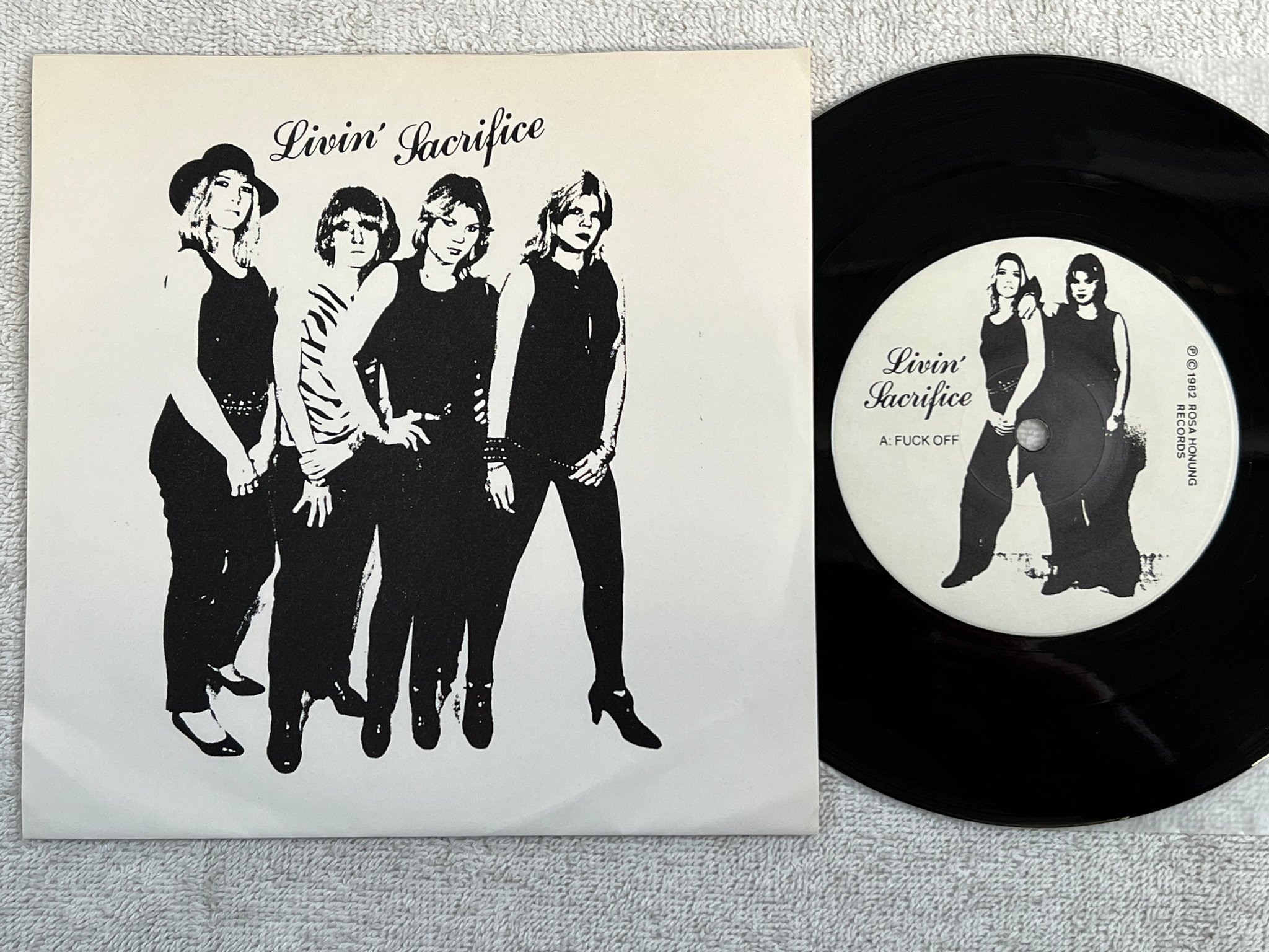Omslagsbild för skivan LIVIN' SACRIFICE f#ck off 7"single -82 ROSA HONUNG ROSA-6 SP