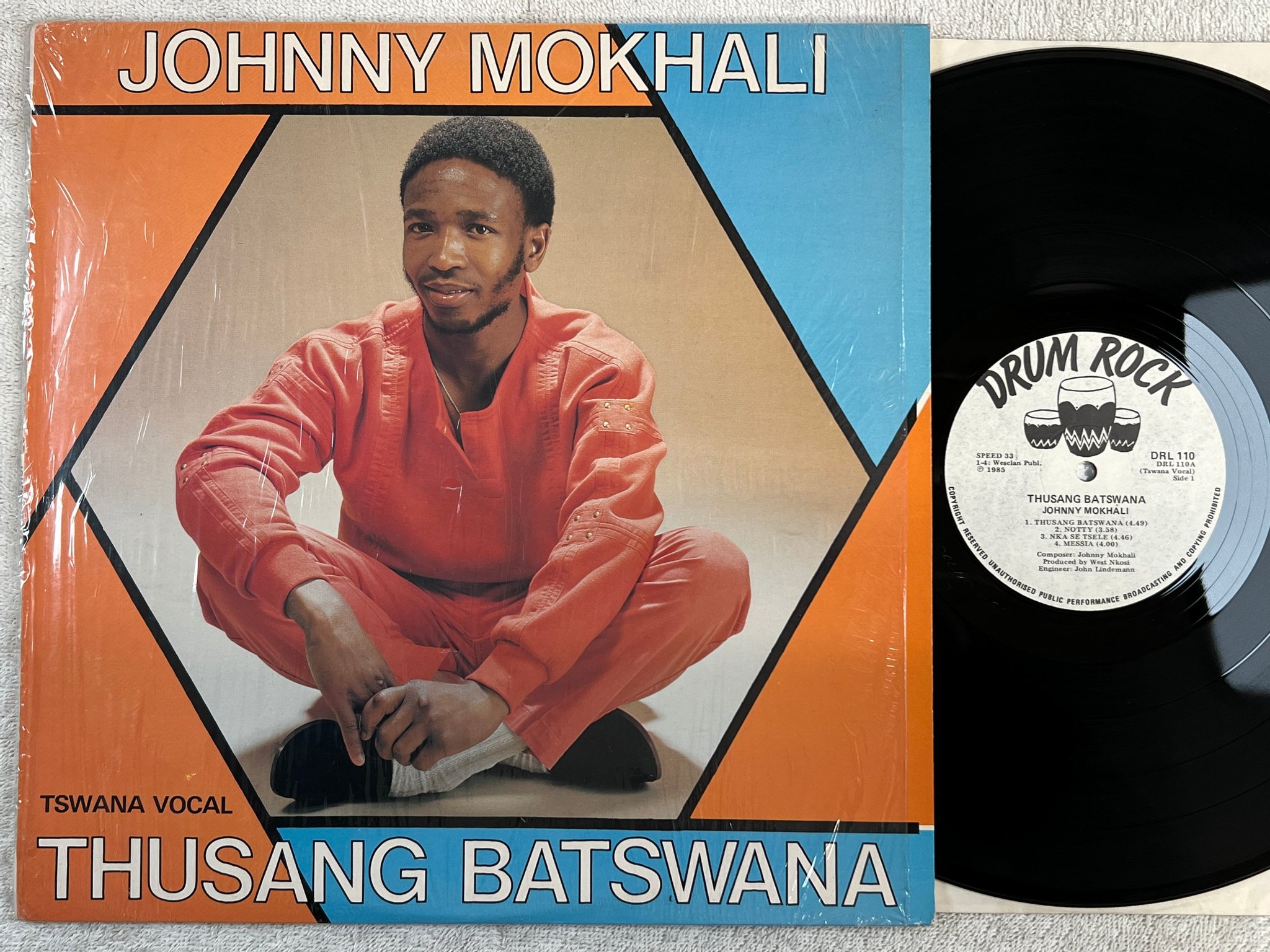 Omslagsbild för skivan JOHNNY MOKHALI thusang batswana LP -85 DRUM ROCK DRL 110 