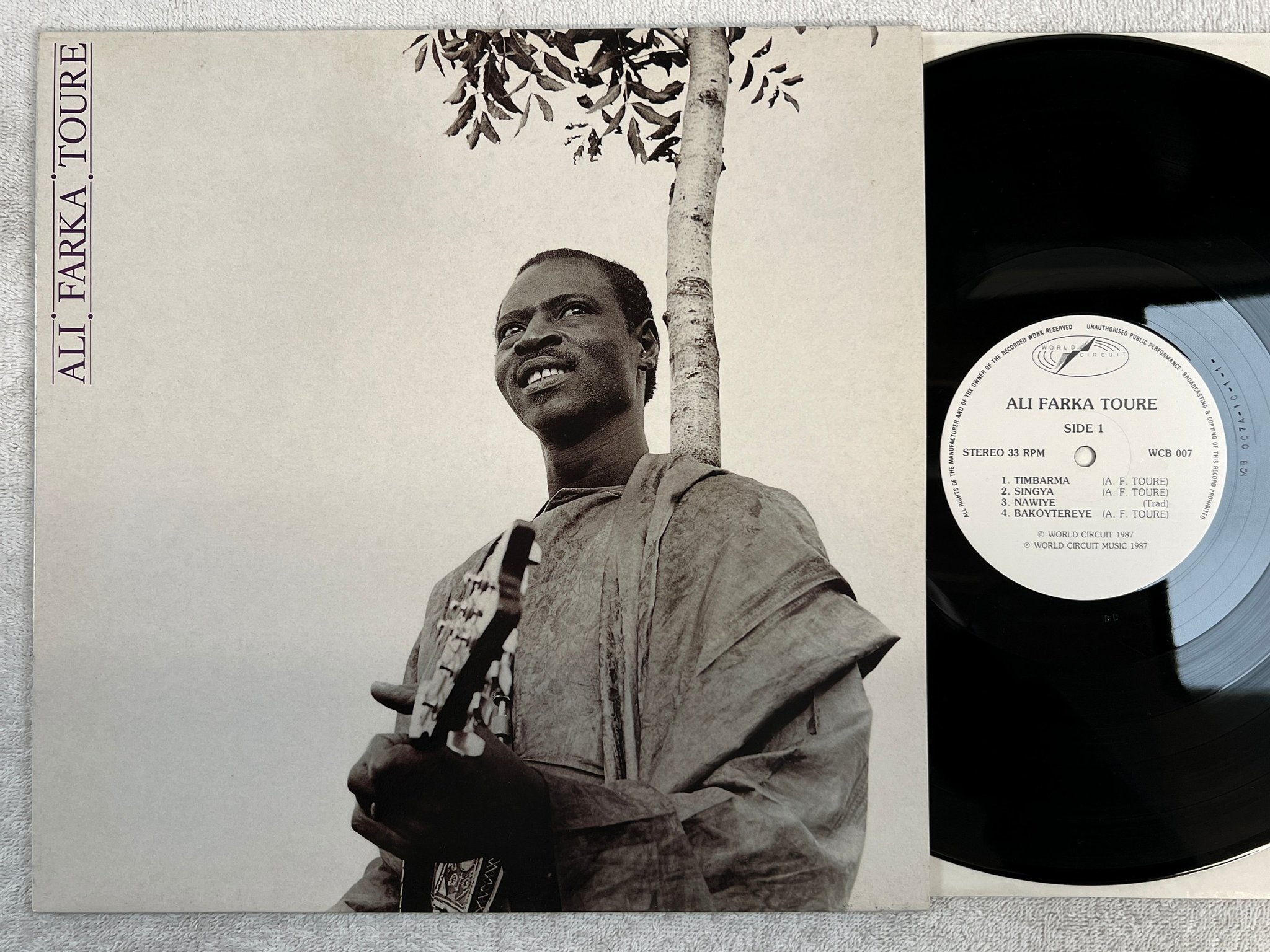 Omslagsbild för skivan ALI FARKA TOURE s/t LP -87 UK WORLD CIRCUIT WCB 007 folk