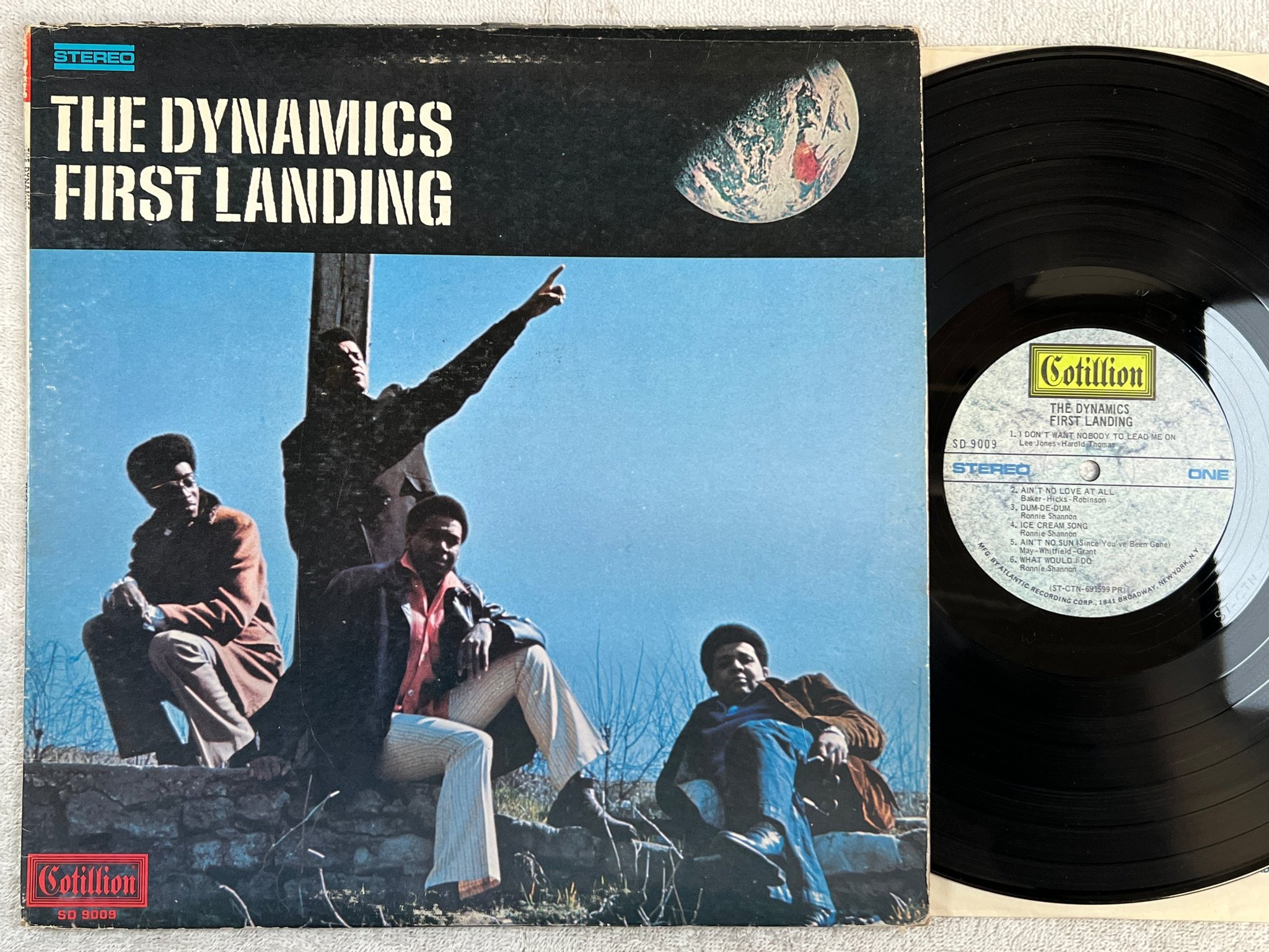 Omslagsbild för skivan THE DYNAMICS first landing LP -69 US COTILLION SD 9009 rare soul 