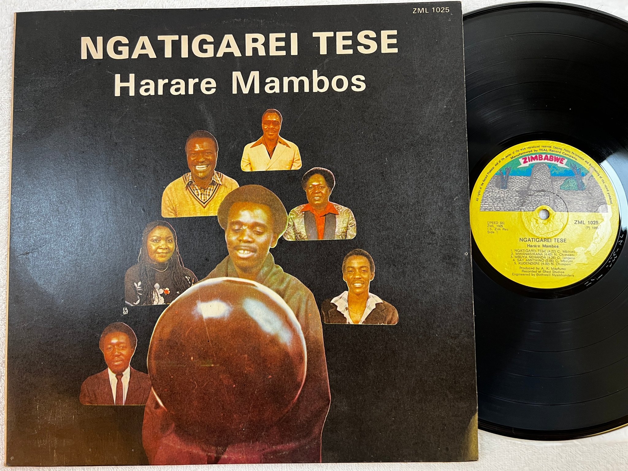 Omslagsbild för skivan HARARE MAMBOS Ngatigarei Tese LP Zimbabwe ZML 1025   rare ! ! 