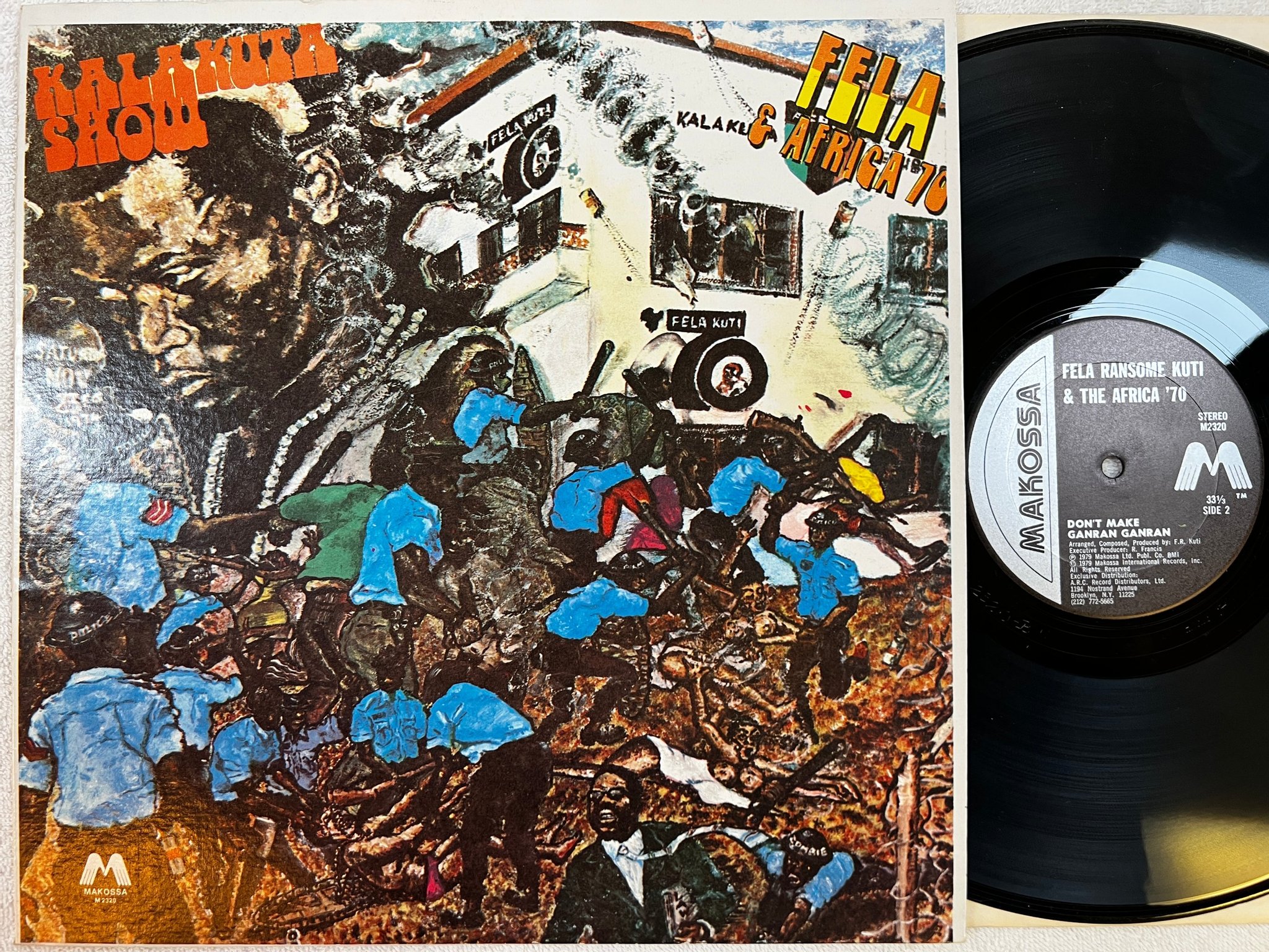Omslagsbild för skivan FELA & AFRICA 70 kalakuta show LP -76 US MAKOSSA M 2320 massive afrofunk ! ! 