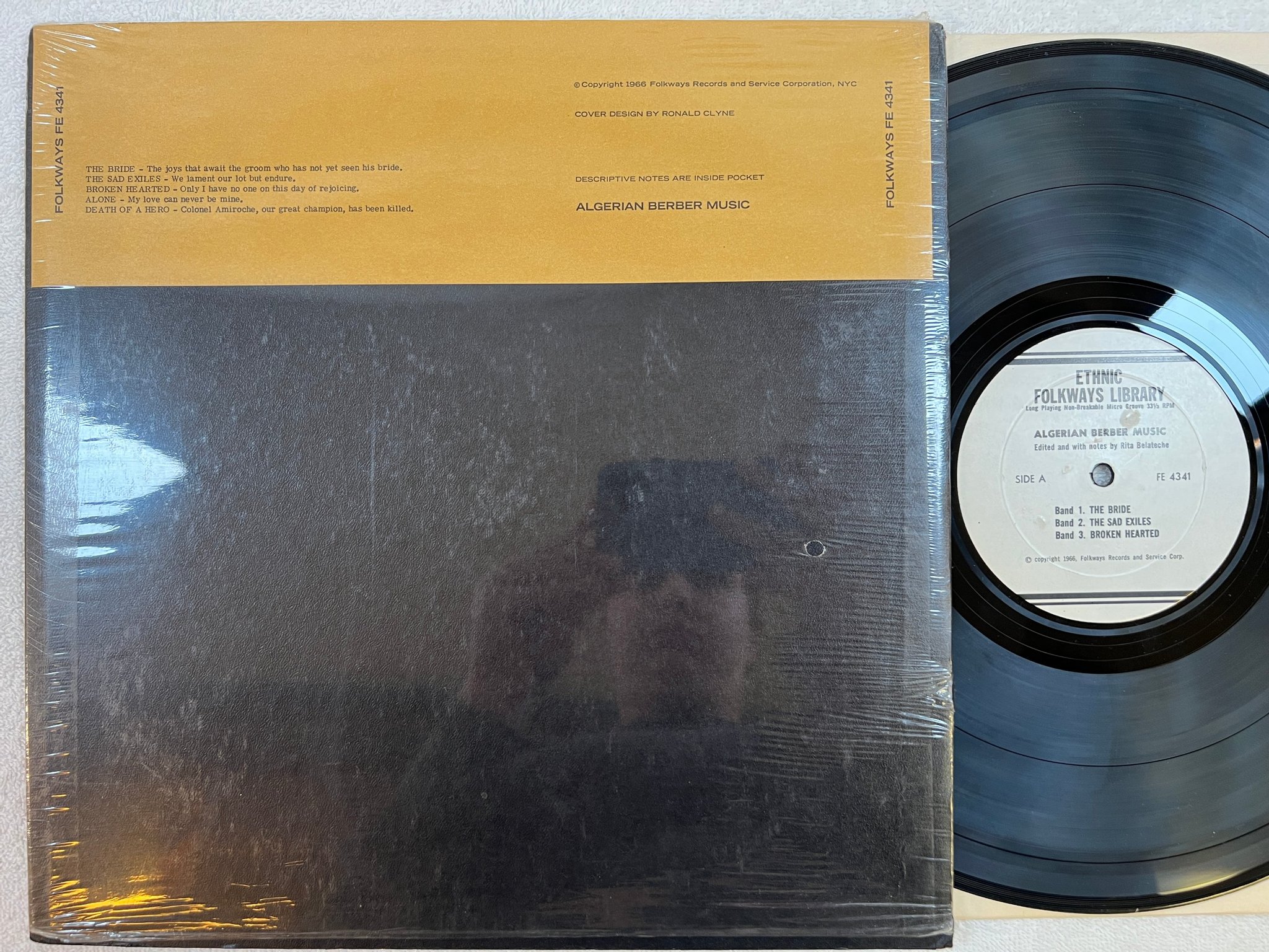 Omslagsbild för skivan V/A Algerian Berber Music LP -66 US ETHNIC FOLKWAYS LIBRARY FE 4341