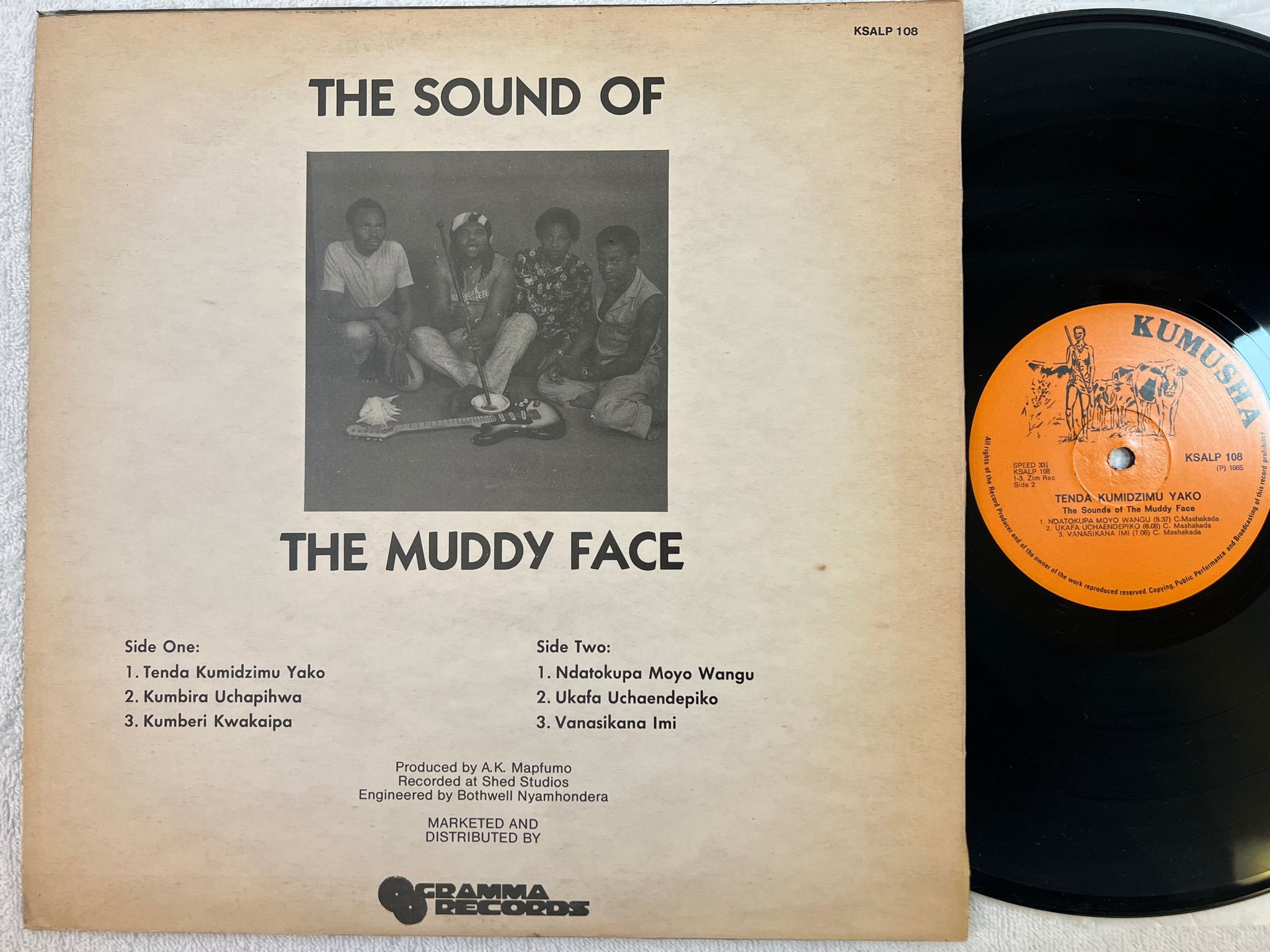 Omslagsbild för skivan THE SOUND OF THE MUDDY FACE Tenda Kumidzimu Yako LP Zimbabwe KUMUSHA KSALP 108