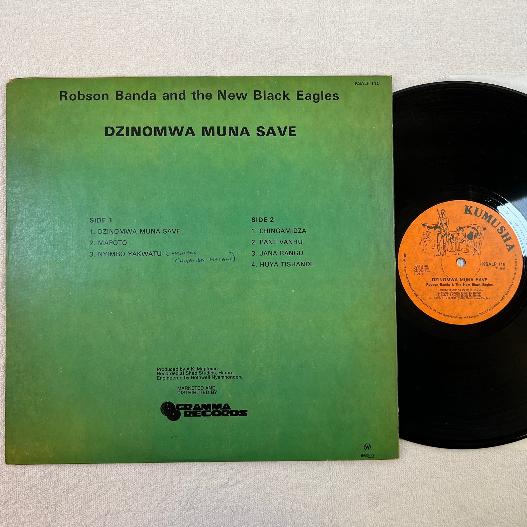 Omslagsbild för skivan ROBSON BANDA & THE NEW BLACK EAGLES Dzinomwa Muna Save LP Zimbabwe *** MEGA RARE