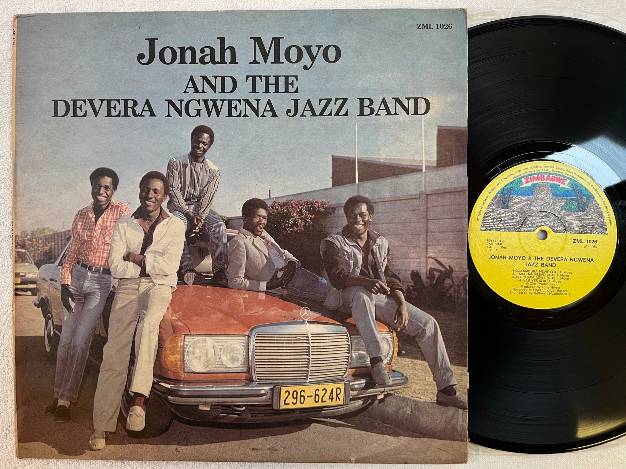 Omslagsbild för skivan JONAH MOYO & THE DEVERA NGWENA JAZZ BAND s/t LP Zimbabwe GRAMMA ZML-1026 