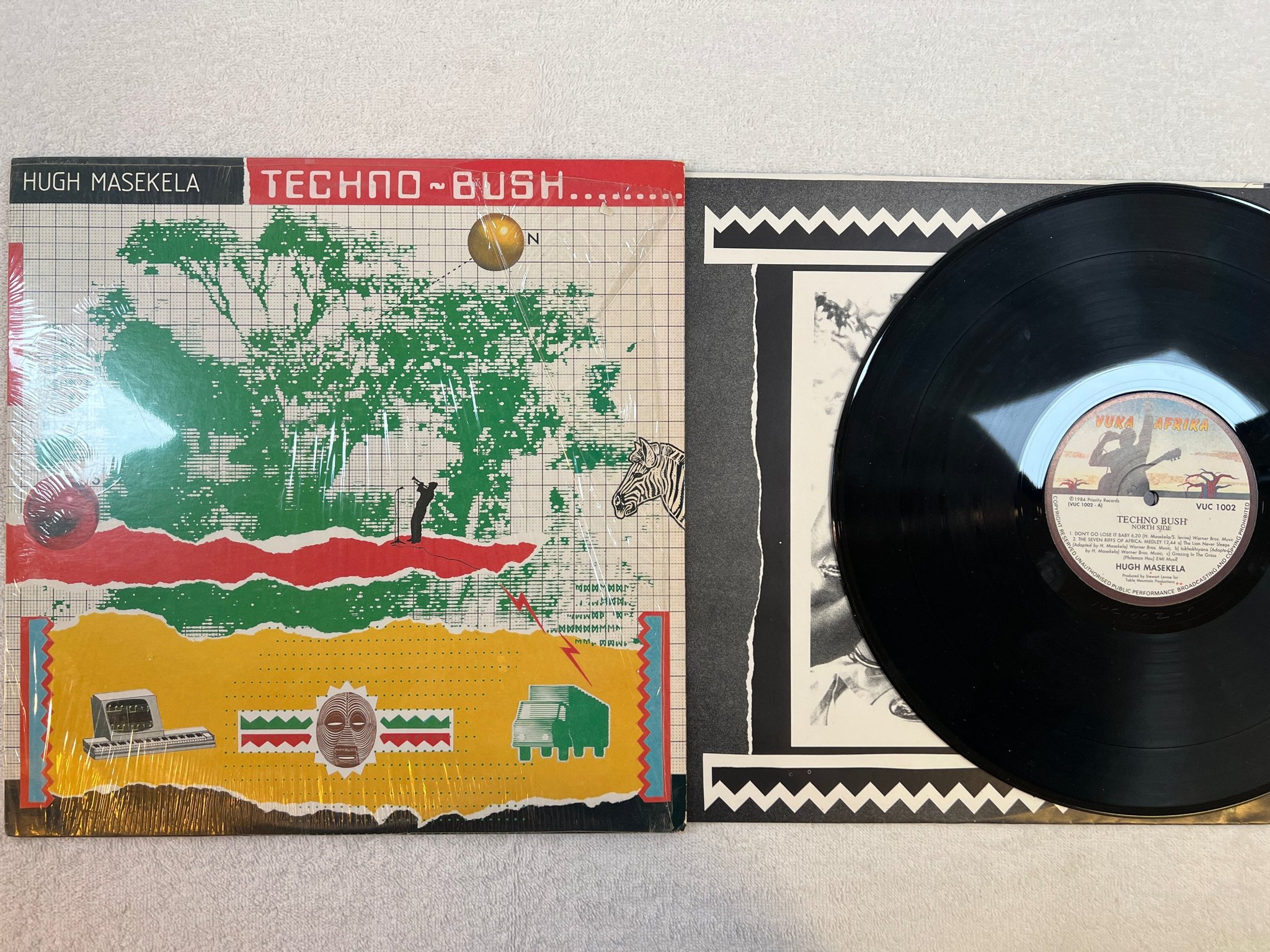 Omslagsbild för skivan HUGH MASEKELA Techno-Bush LP -84 South Africa VUKA AFRIKA VUC 1002