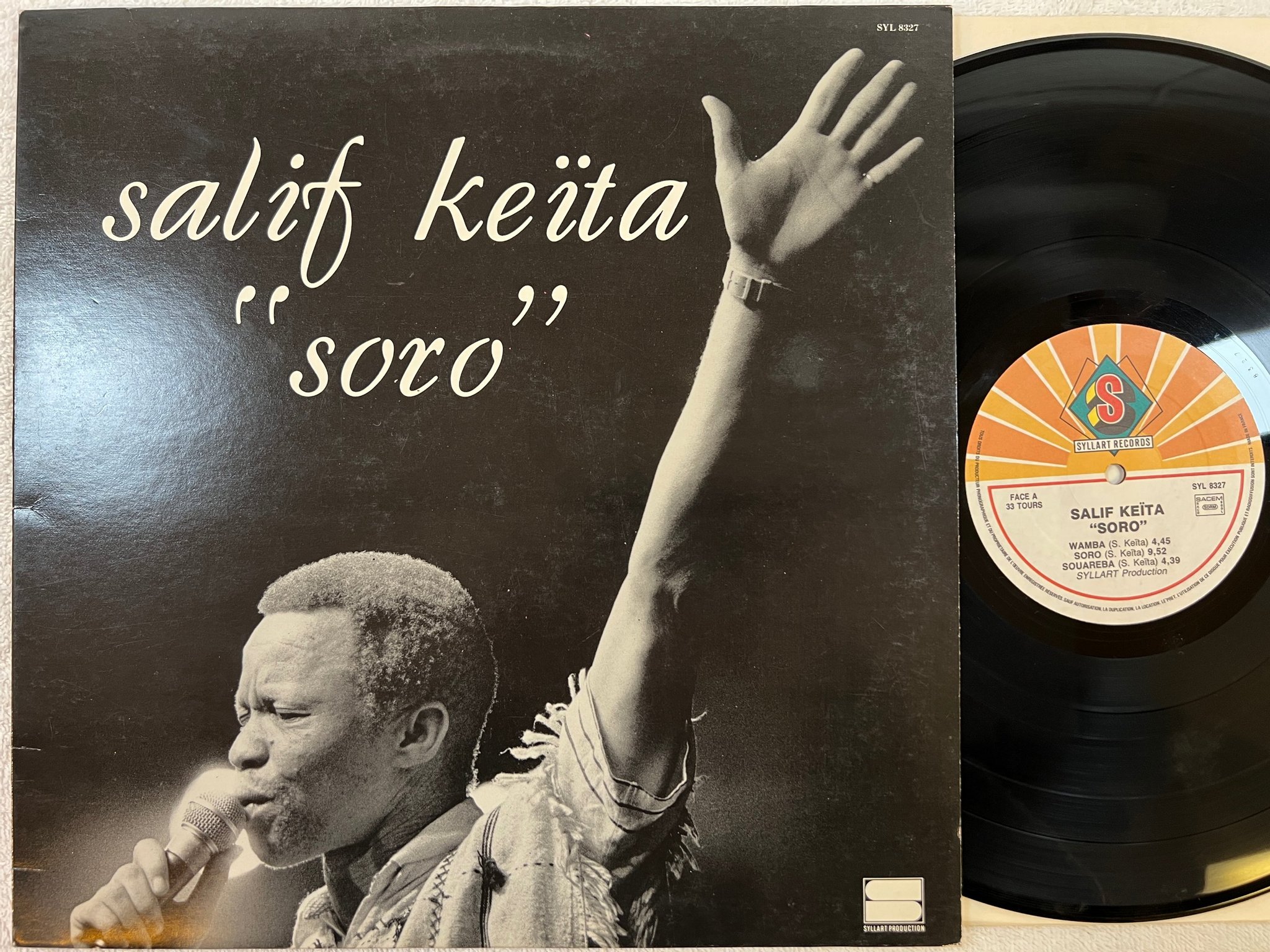 Omslagsbild för skivan SALIF KEITA soro LP -87 fra SYLLART SYL 8327 