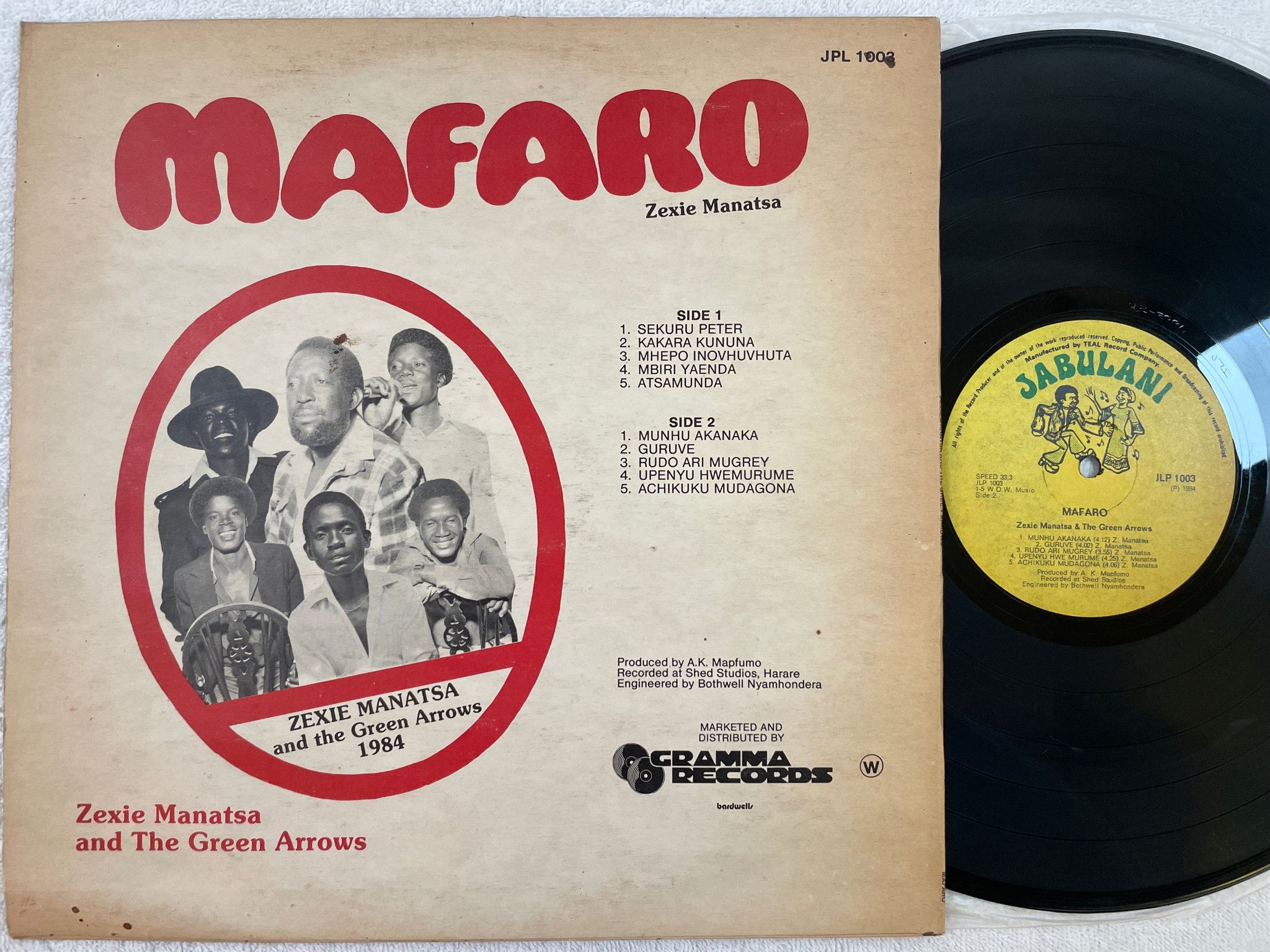 Omslagsbild för skivan ZEXIE MANATSA & THE GREEN ARROWS mafaro LP -84 Zimbabwe JABULANI JLP 1003