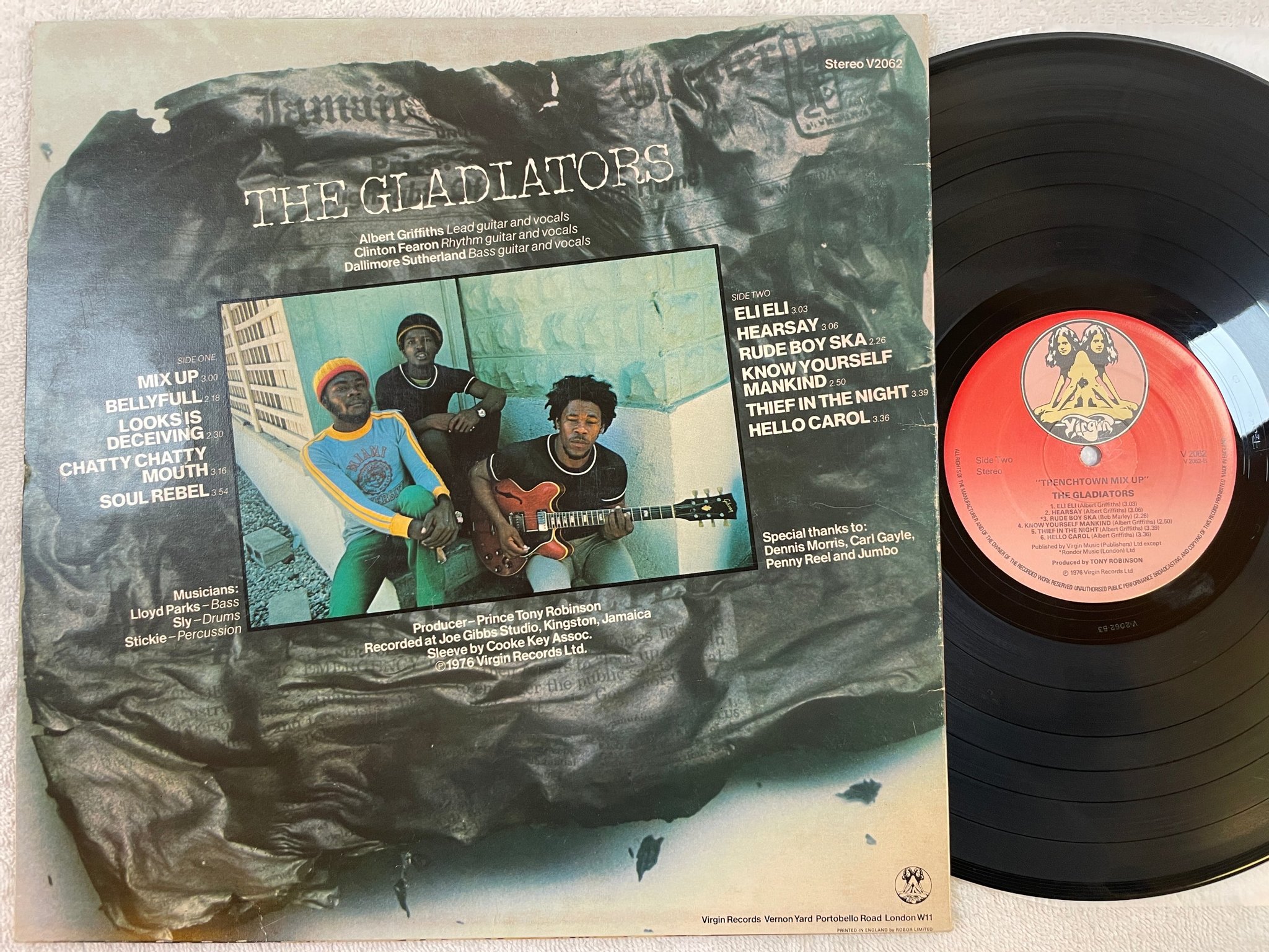 Omslagsbild för skivan THE GLADIATORS  Trenchtown Mix Up LP -76 UK VIRGIN V2062 ** classic **