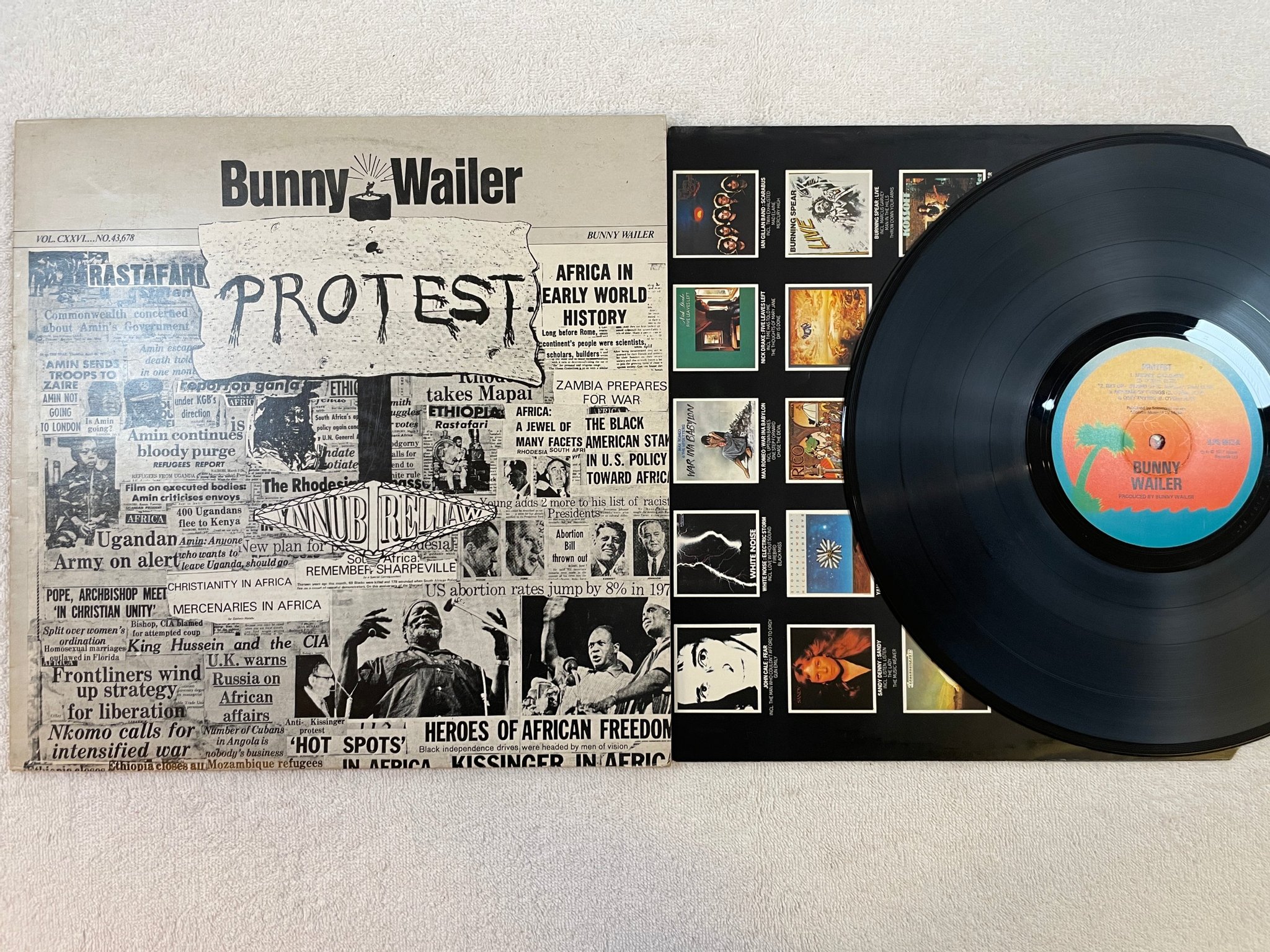 Omslagsbild för skivan BUNNY WAILER protest LP -77 UK ISLAND ILPS 9512