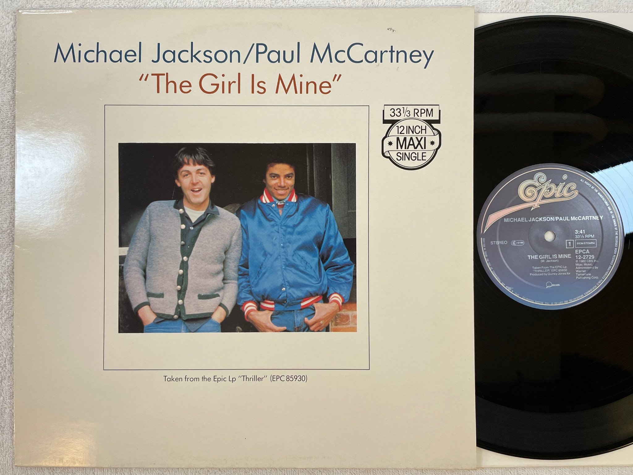 Omslagsbild för skivan MICHAEL JACKSON the girl is mine 12"single -82 Hol EPIC EPCA 12-2729