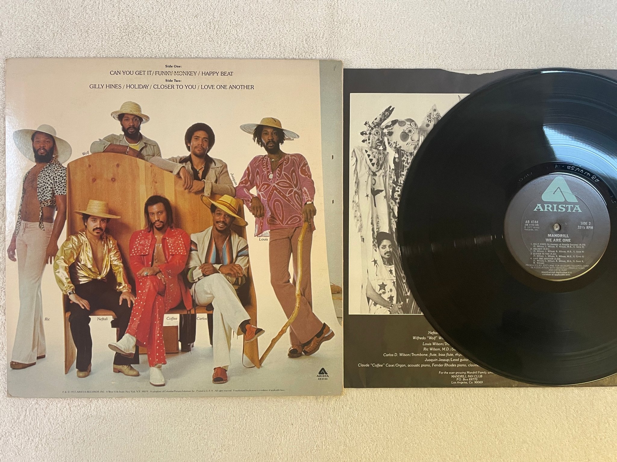 Omslagsbild för skivan MANDRILL we are one LP -77 US ARISTA AB 4144