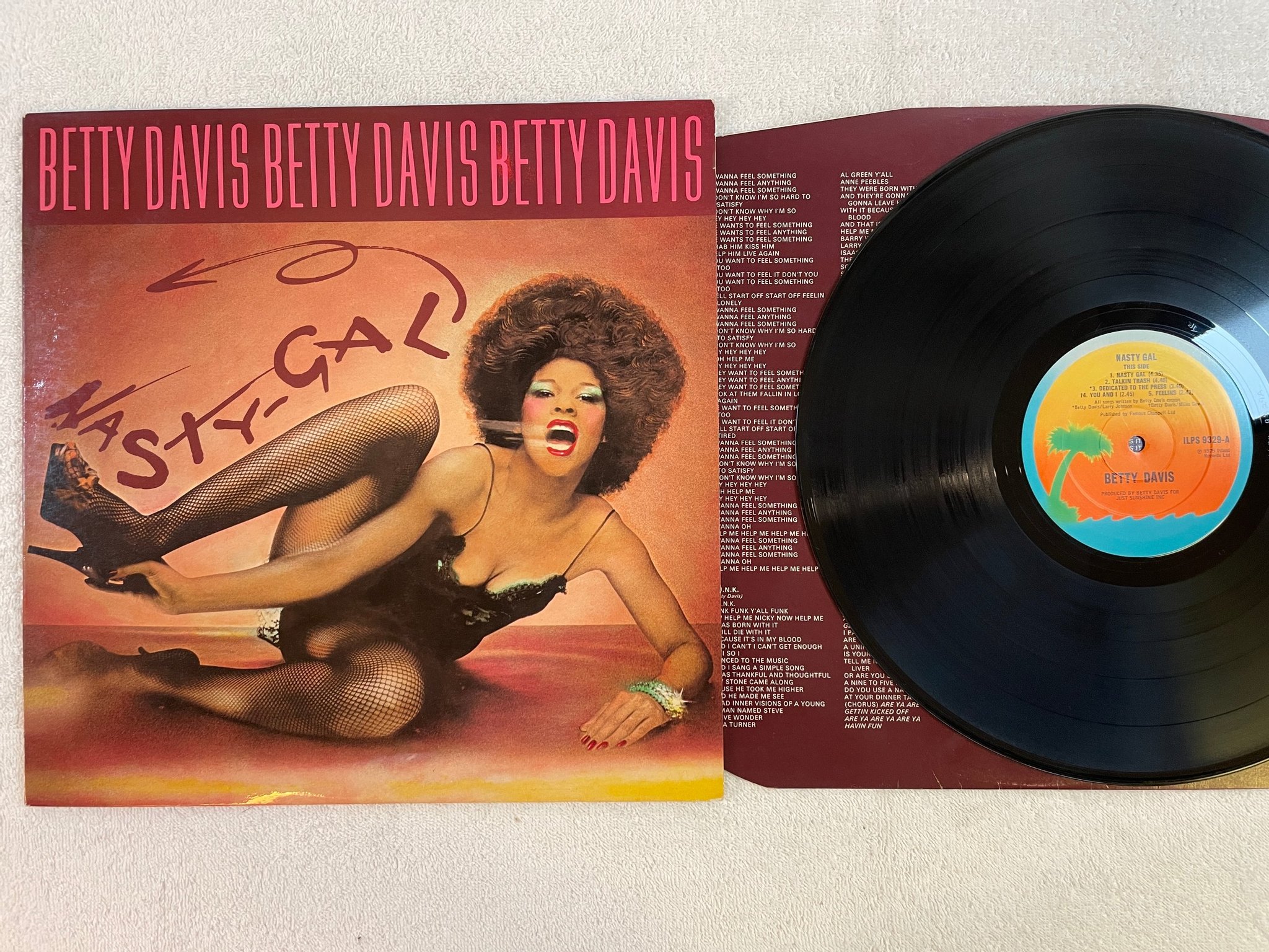 Omslagsbild för skivan BETTY DAVIS nasty gal LP -75 UK ISLAND ILPS 9329 ** classic raw soul **