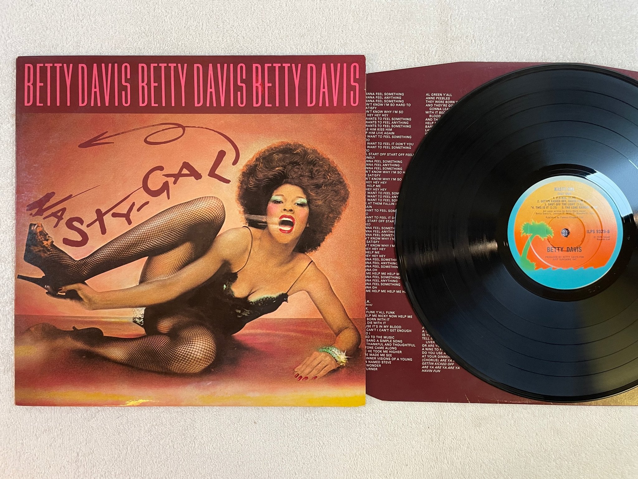 Omslagsbild för skivan BETTY DAVIS nasty gal LP -75 UK ISLAND ILPS 9329 ** classic raw soul **