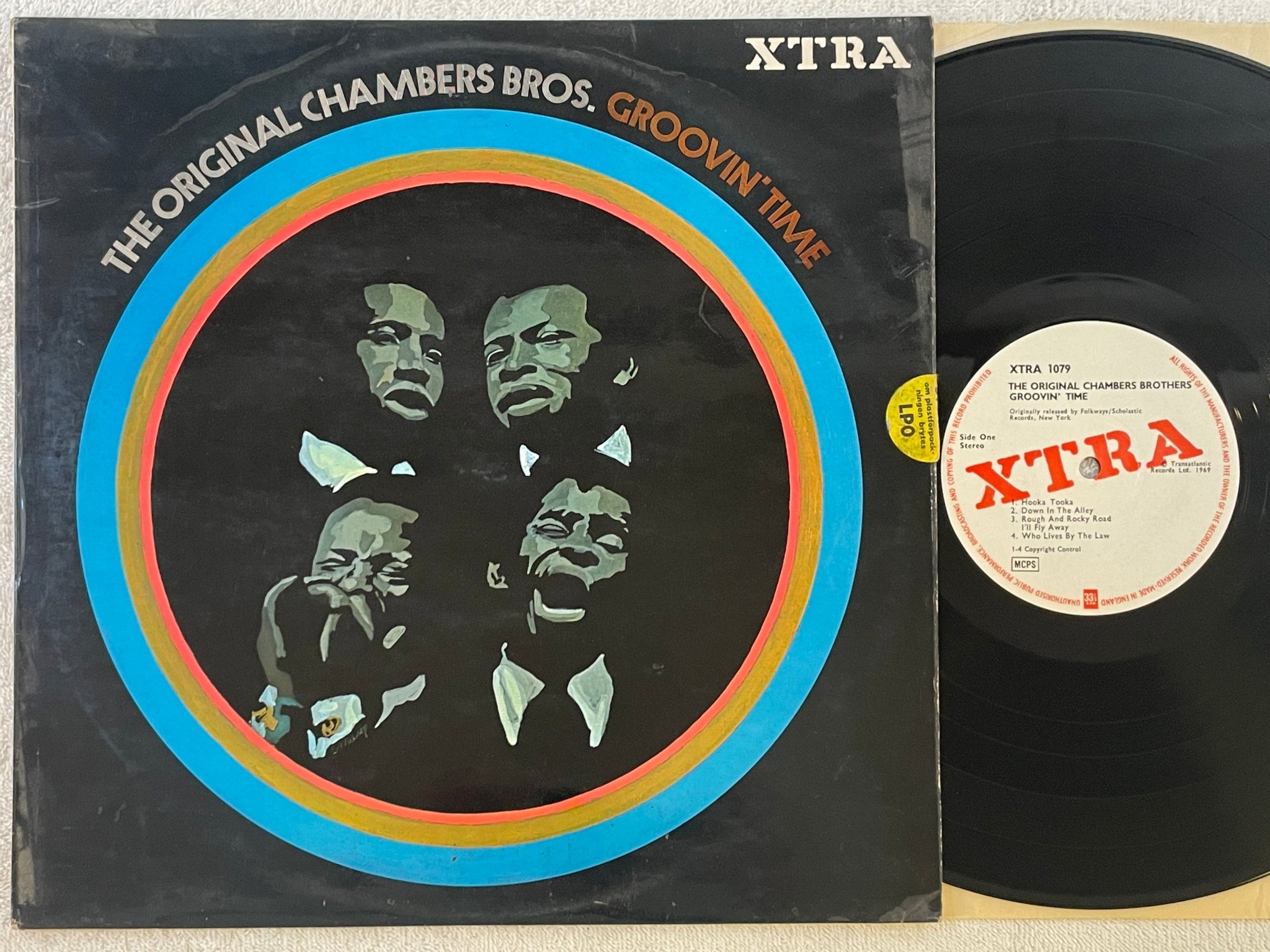 Omslagsbild för skivan THE ORIGINAL CHAMBER BROTHERS groovin' time LP -69 UK XTRA 1079 