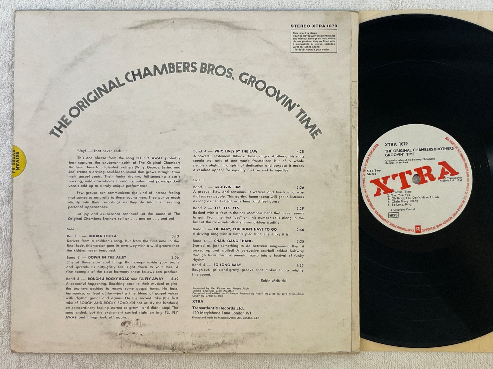 Omslagsbild för skivan THE ORIGINAL CHAMBER BROTHERS groovin' time LP -69 UK XTRA 1079 