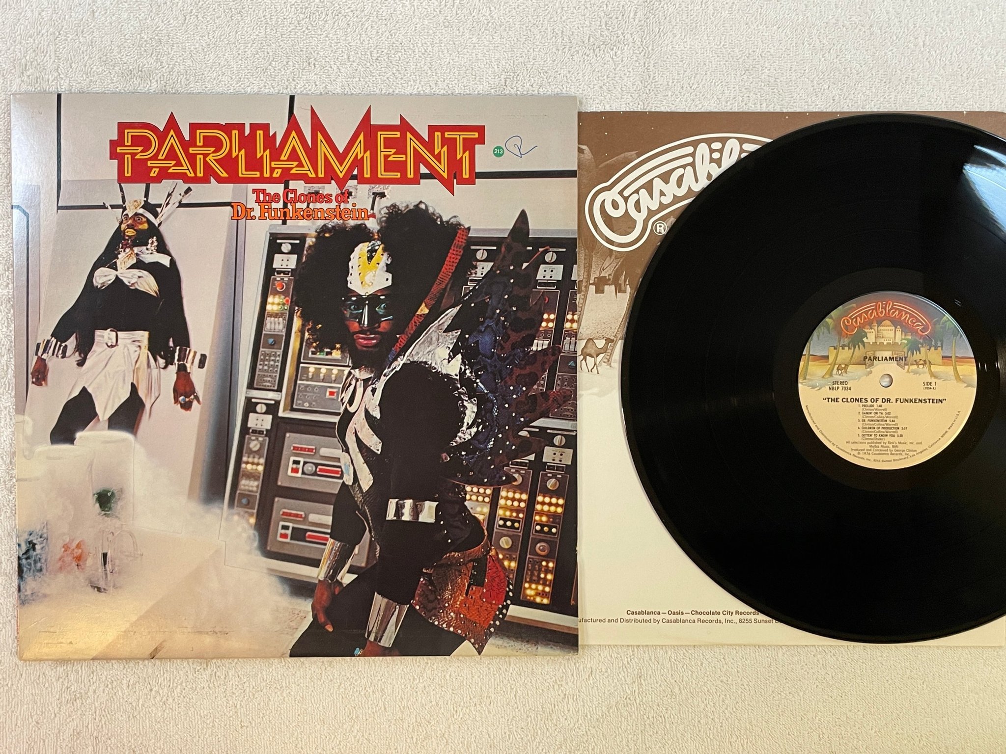 Omslagsbild för skivan PARLIAMENT the clones of Dr Funkenstein LP re US CASABLANCA NBLP 7034