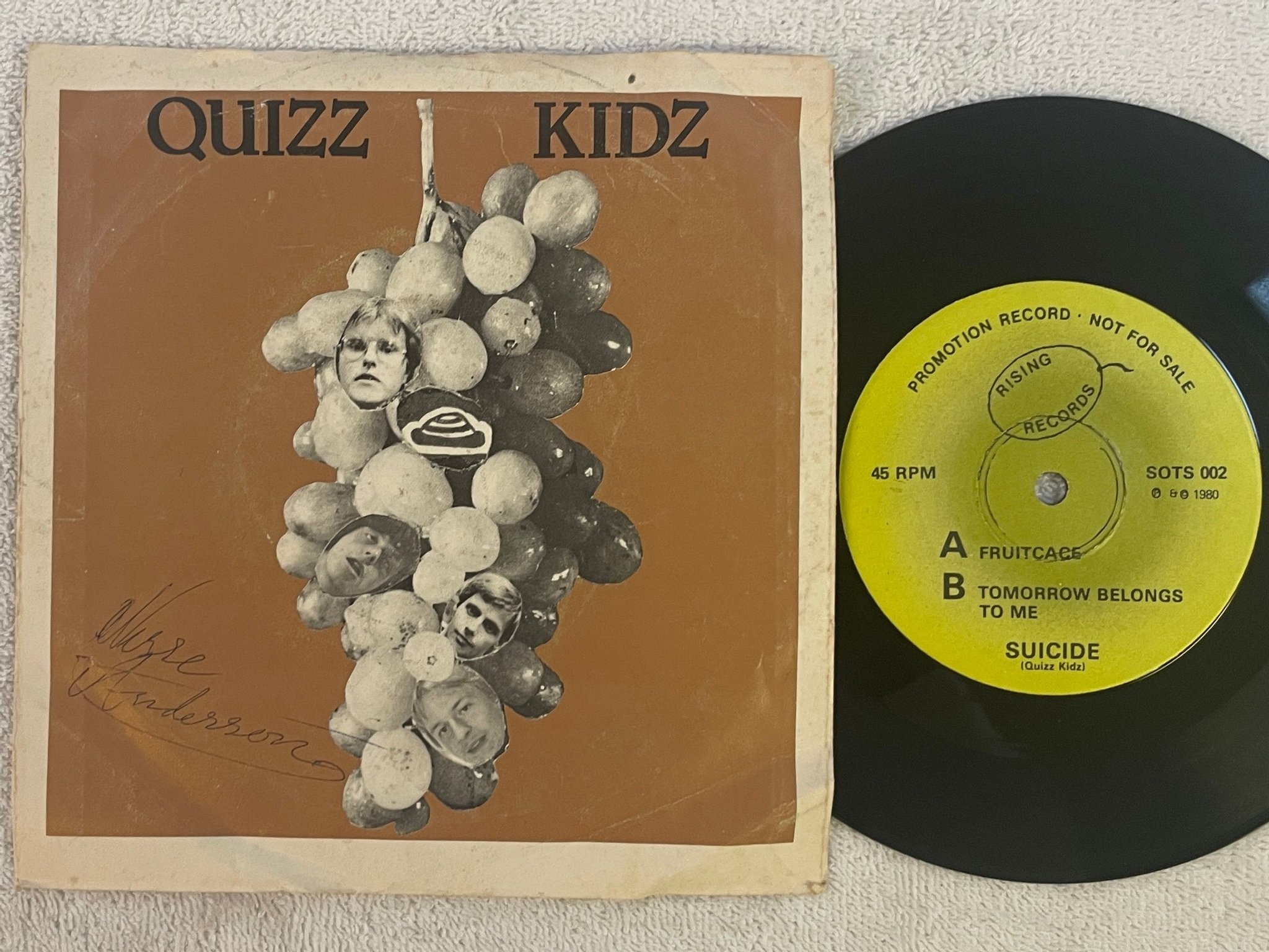 Omslagsbild för skivan QUIZZ KIDZ Fruitcake 7"single -80 Swe RISING SOTS 002 mega rare punk 