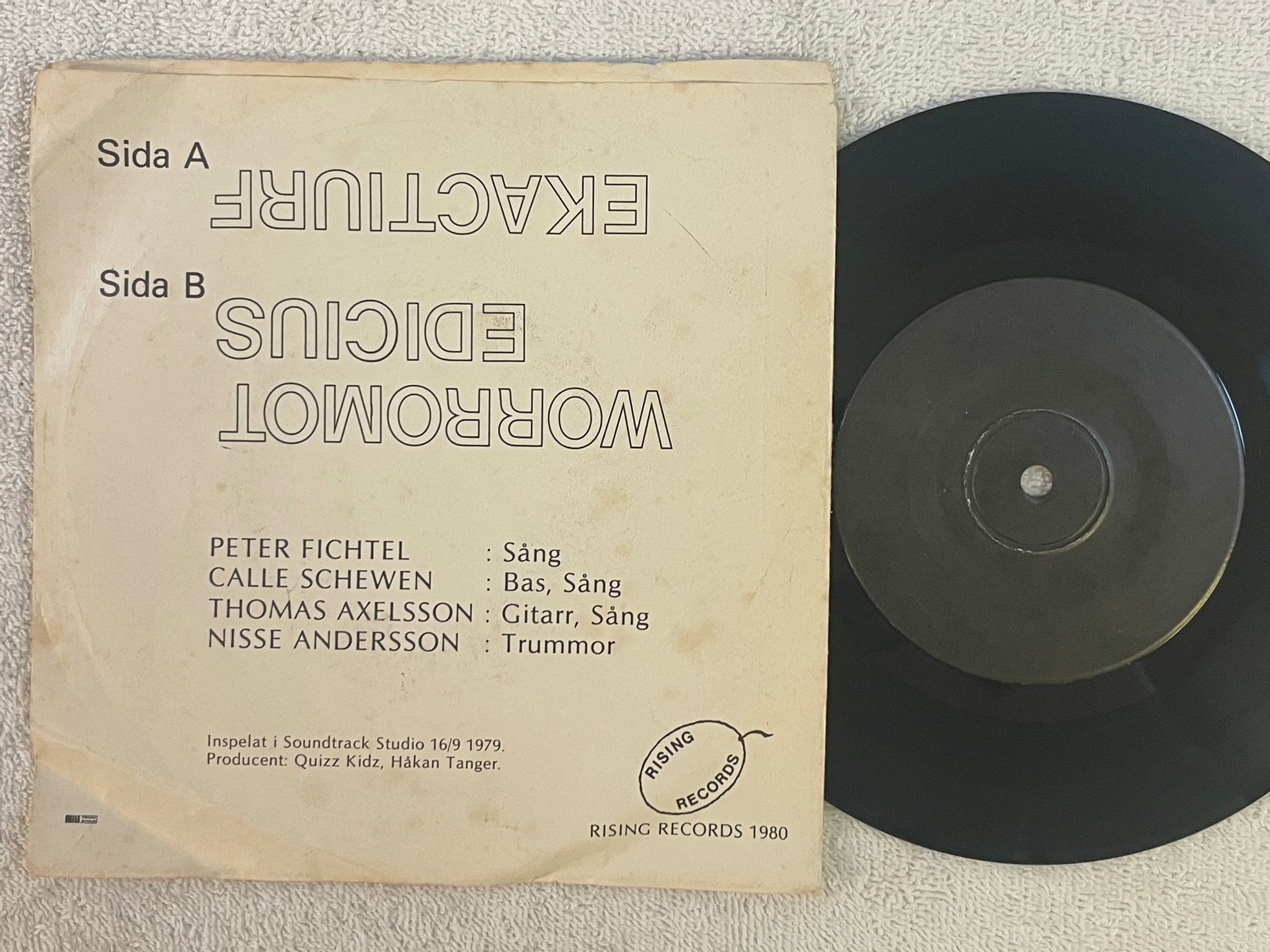 Omslagsbild för skivan QUIZZ KIDZ Fruitcake 7"single -80 Swe RISING SOTS 002 mega rare punk 