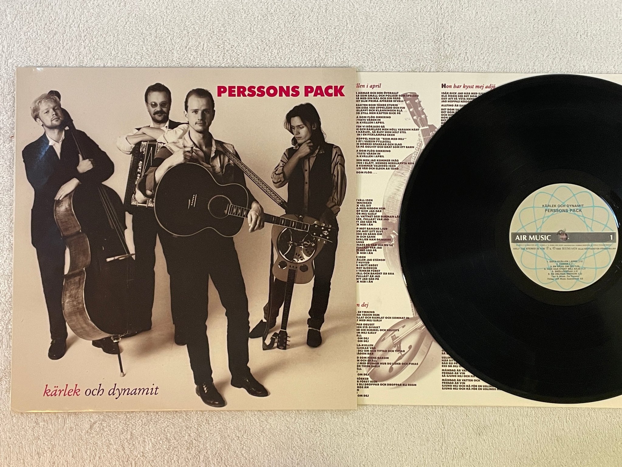 Omslagsbild för skivan PERSSONS PACK kärlek och dynamit LP -89 Swe AIRLP 1030