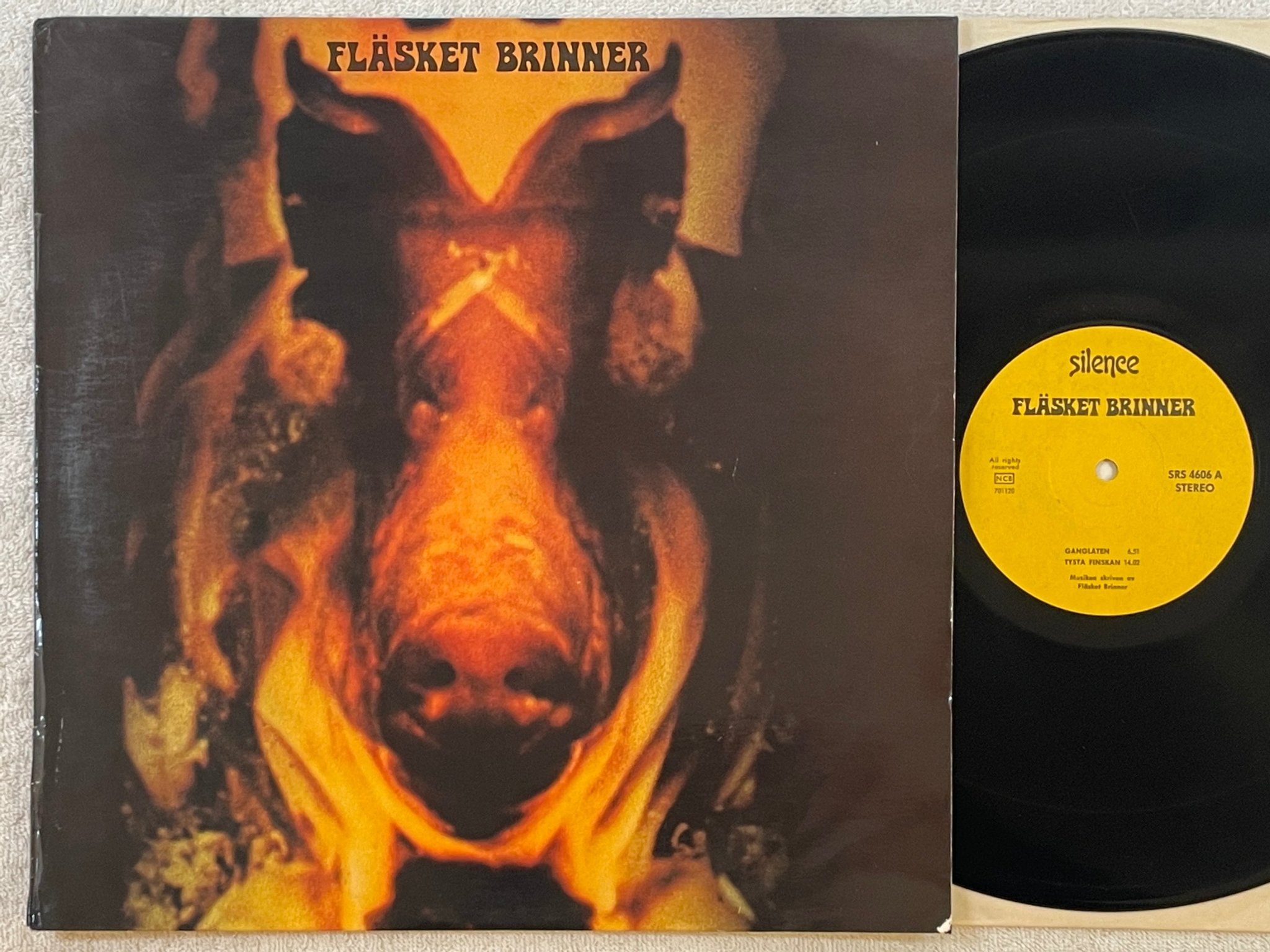 Omslagsbild för skivan FLÄSKET BRINNER s/t LP re Swe SILENCE SRS 4606 