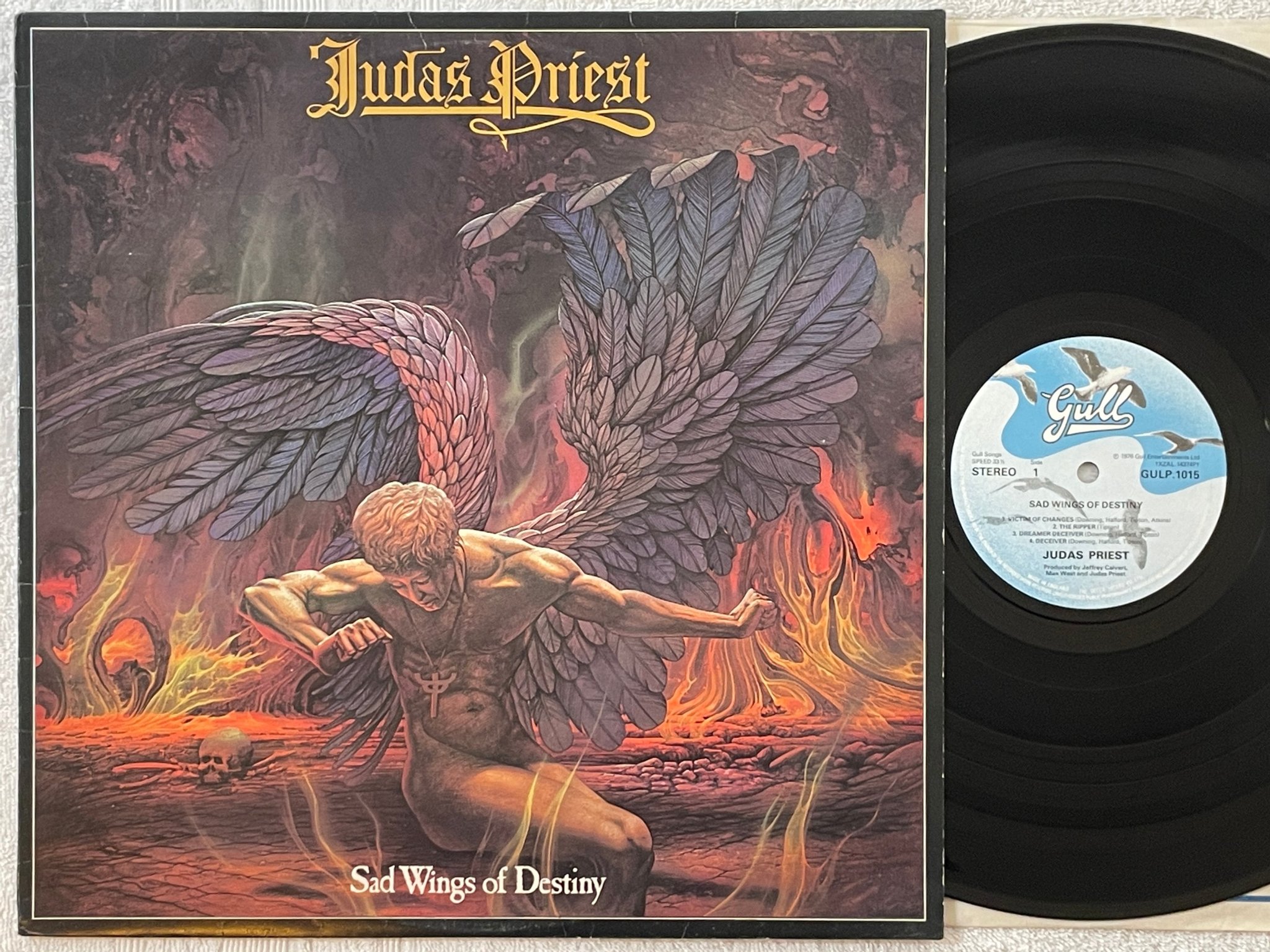 Omslagsbild för skivan JUDAS PRIEST sad wings of destiny LP -76 UK GULL GULP 1015
