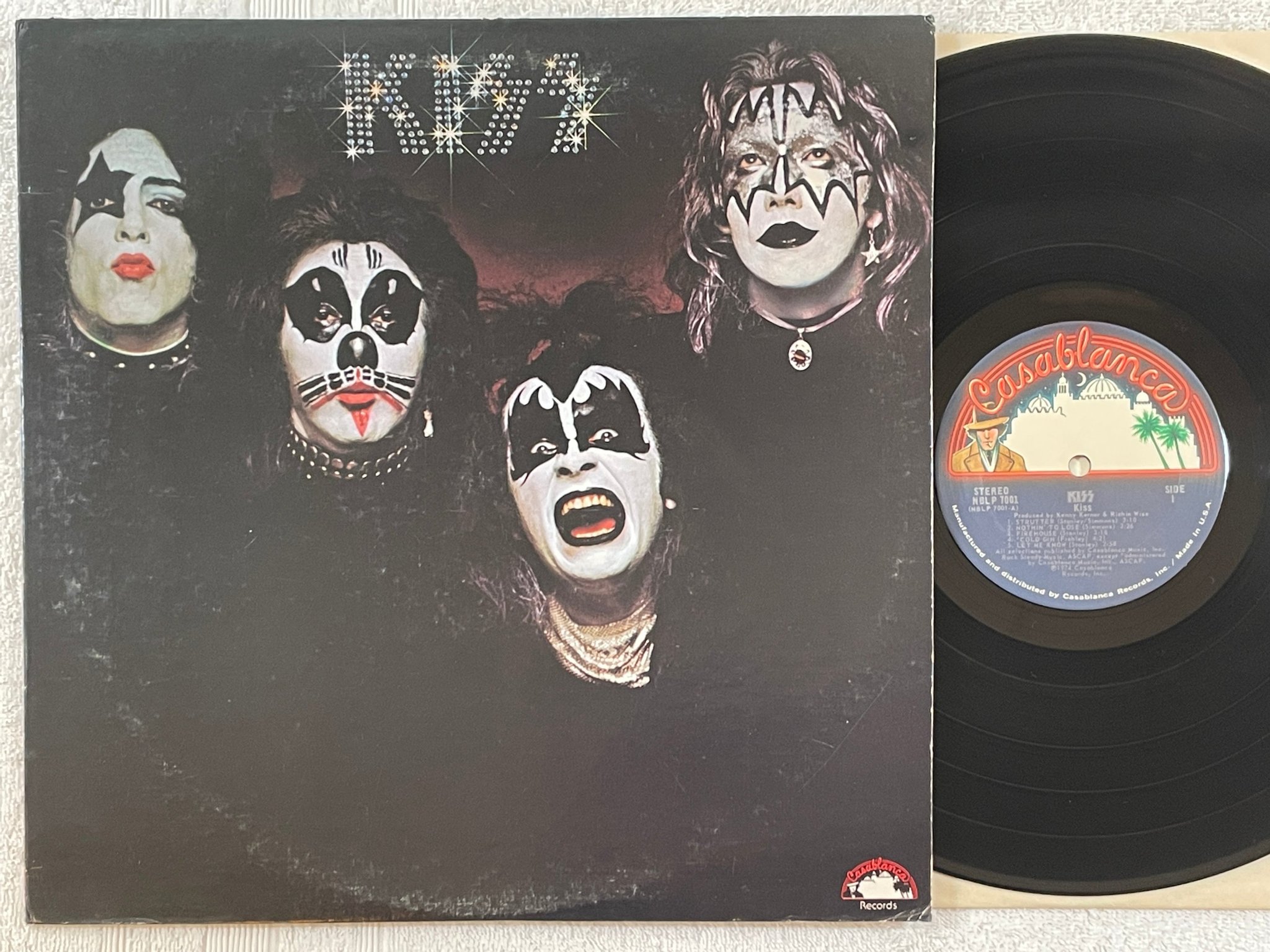 Omslagsbild för skivan KISS s/t LP -74 US CASABLANCA NBLP 7001