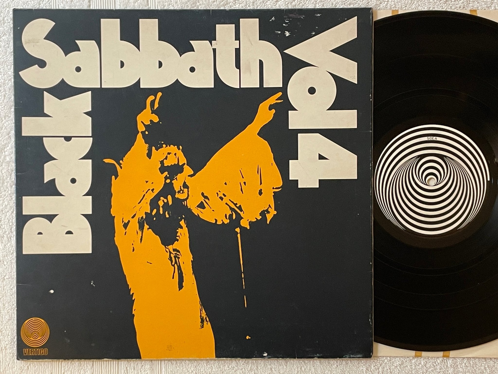 Omslagsbild för skivan BLACK SABBATH vol 4 LP -72 UK VERTIGO small swirl 6360 071