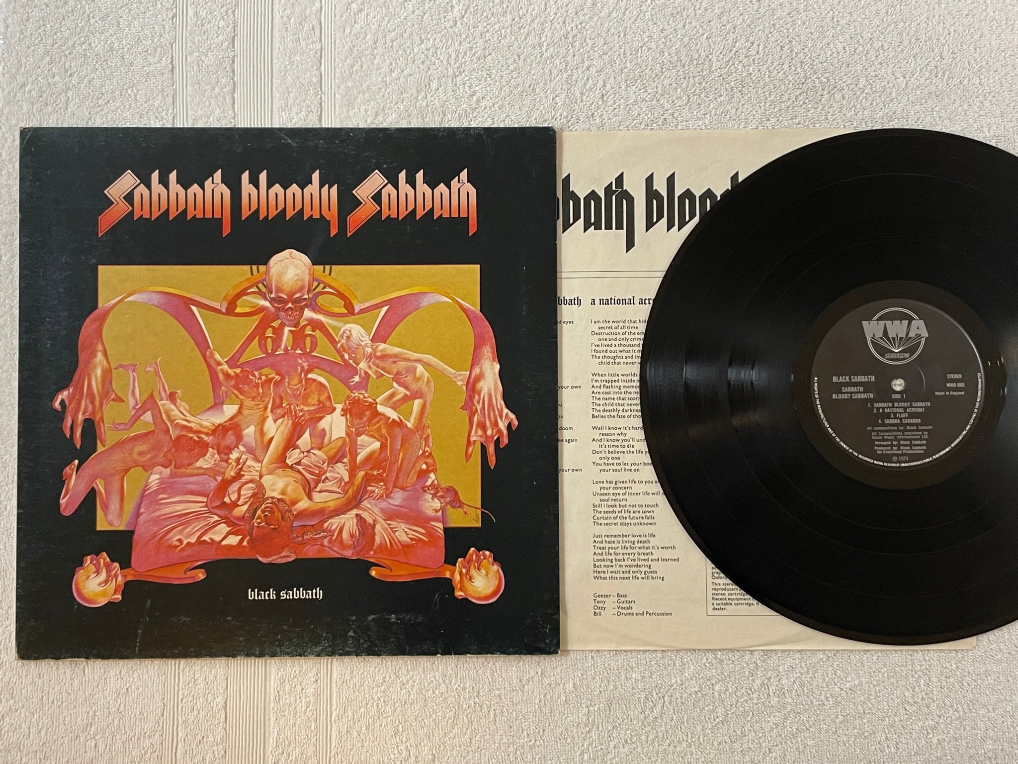 Omslagsbild för skivan BLACK SABBATH bloody sabbath LP -73 UK WWA 005 