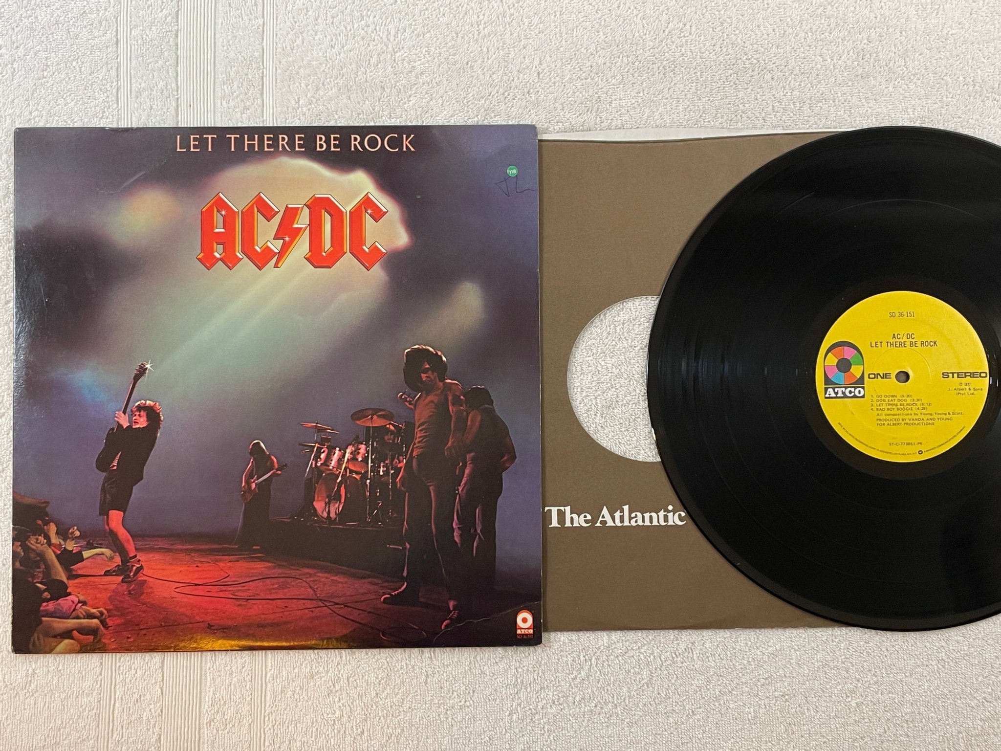 Omslagsbild för skivan AC / DC let there be rock LP -77 US ATCO SD 36-151