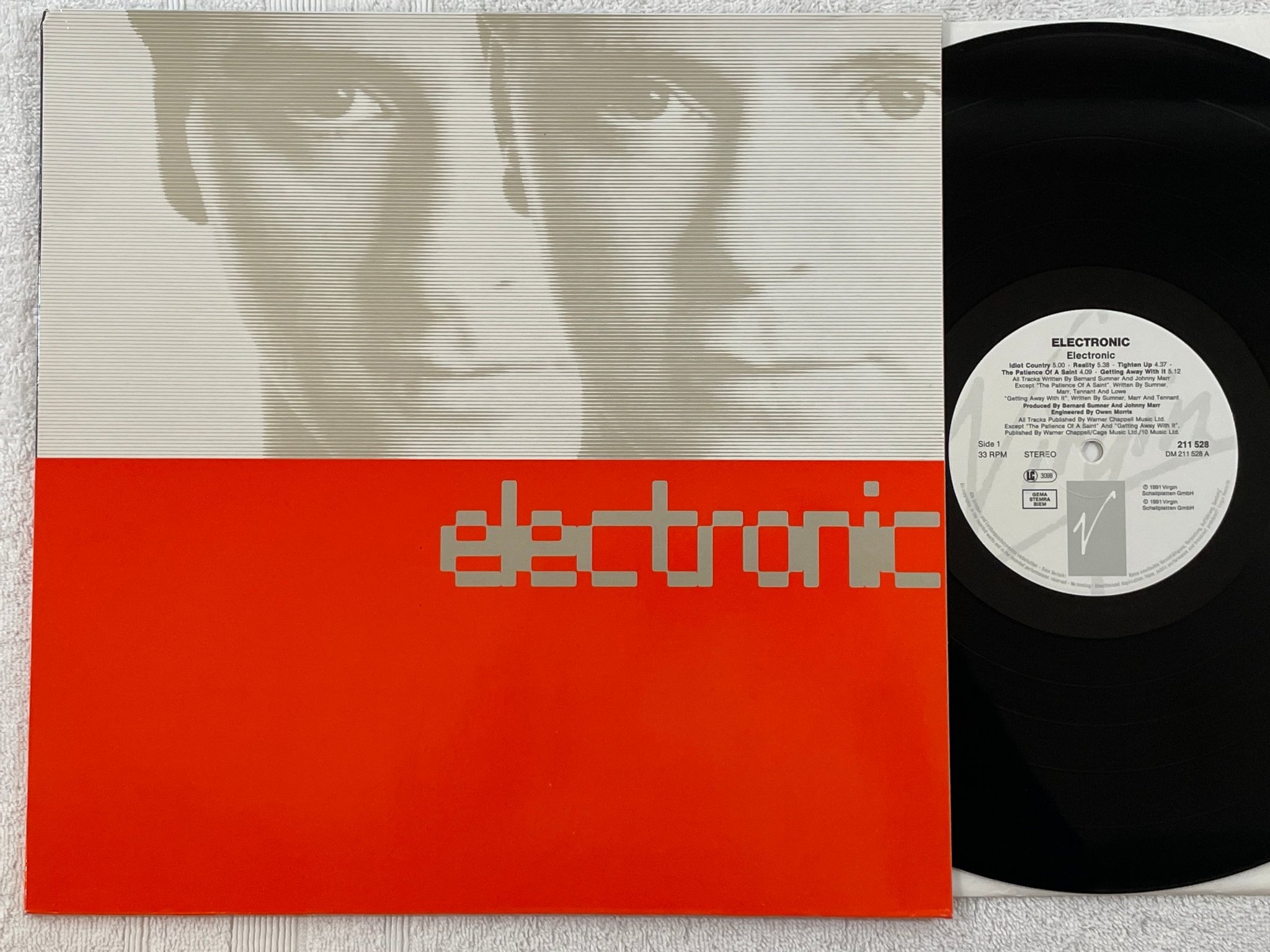 Omslagsbild för skivan ELECTRONIC s/t LP -91 VIRGIN 211 528 synth pop