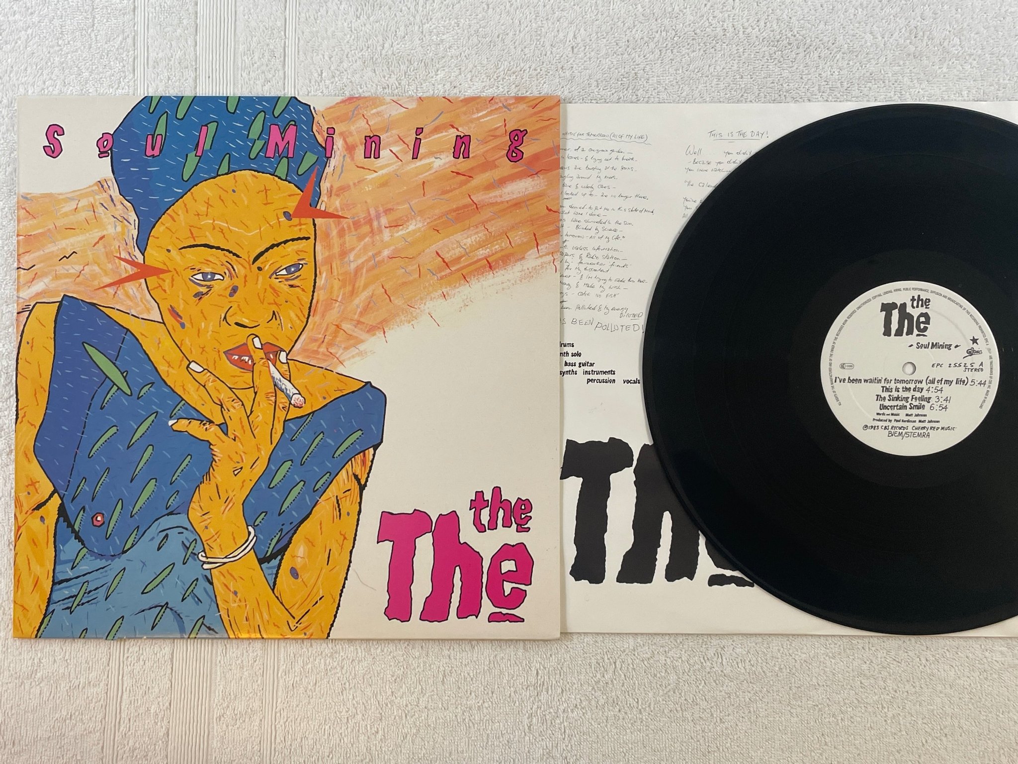 Omslagsbild för skivan THE THE soul mining LP -83 Hol EPIC EPC 25525