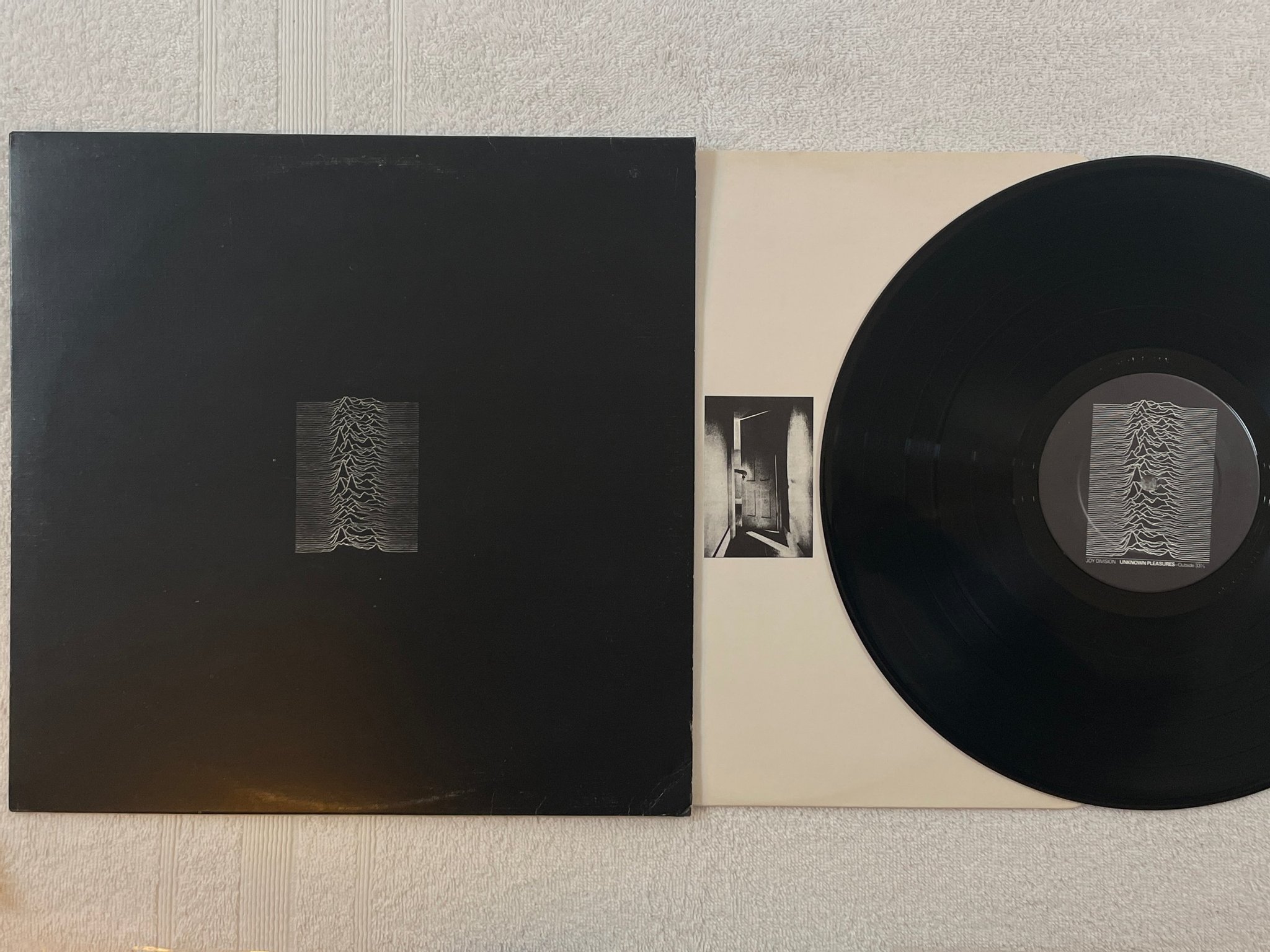 Omslagsbild för skivan JOY DIVISION Unknown Pleasures LP -79 UK FACTORY FACT 10 TEXTURED SLEEVE  rare !